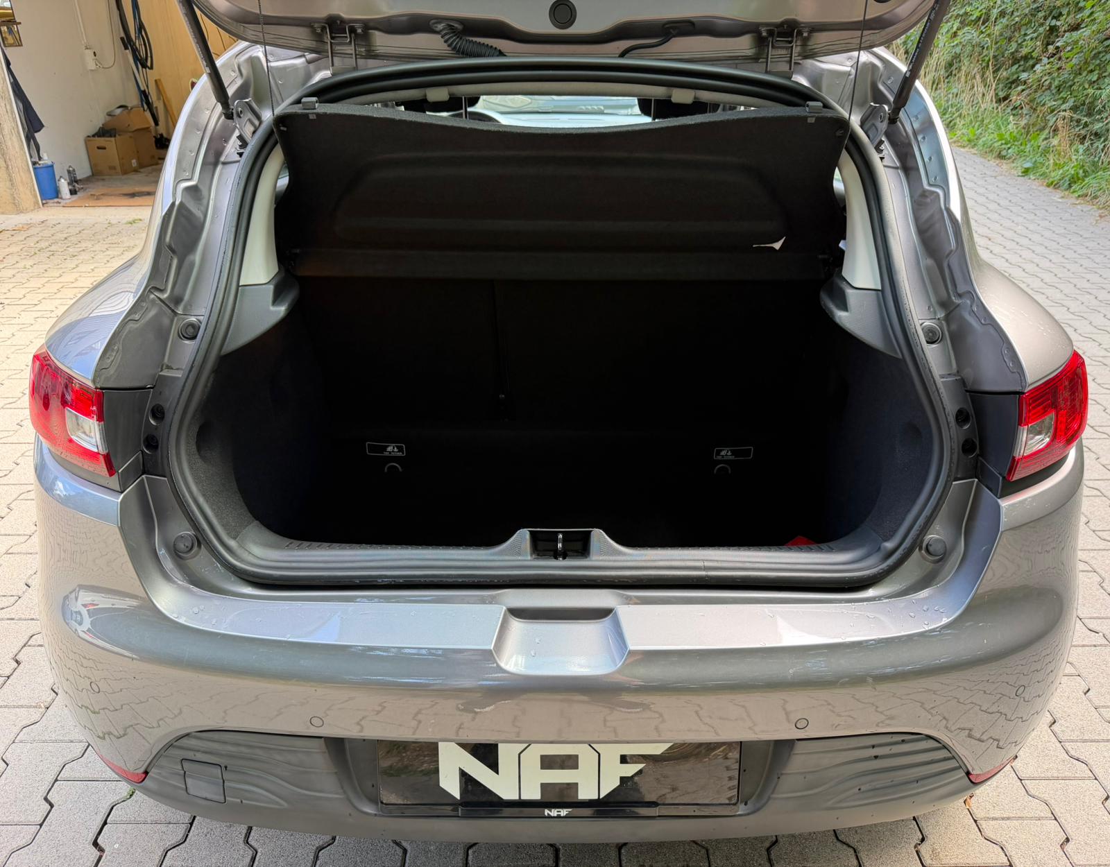 RENAULT Clio 1.2 16V T Swiss Edition EDC-image-13