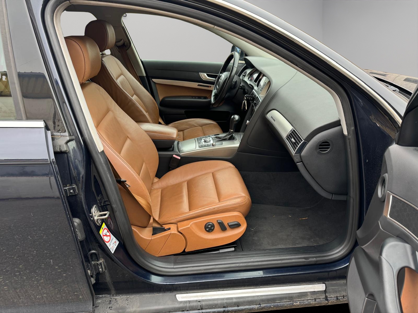AUDI A6 Avant 3.0 V6 TDI quattro-image-10