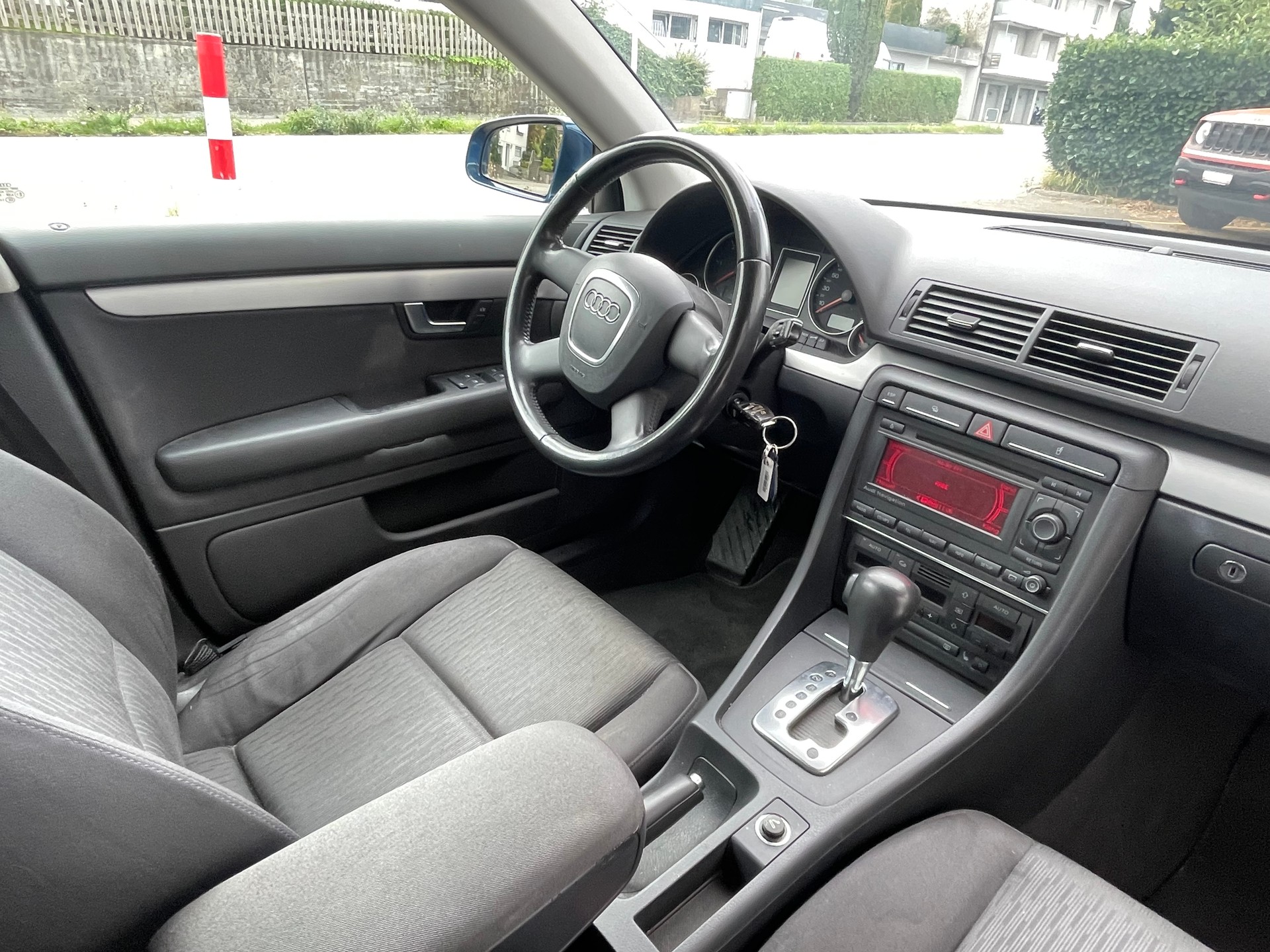 AUDI A4 Avant 2.0 TDI-image-5