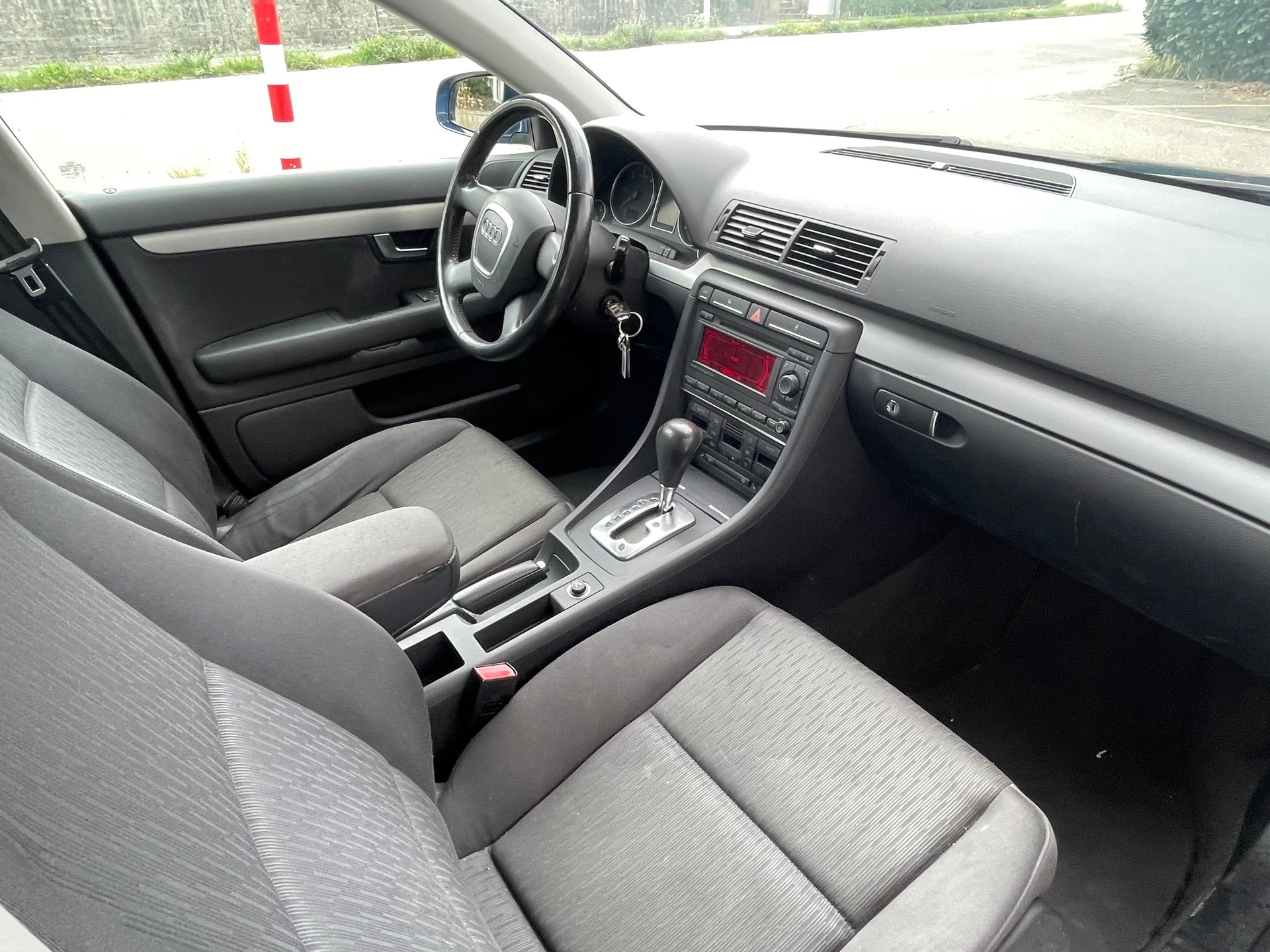 AUDI A4 Avant 2.0 TDI-image-4