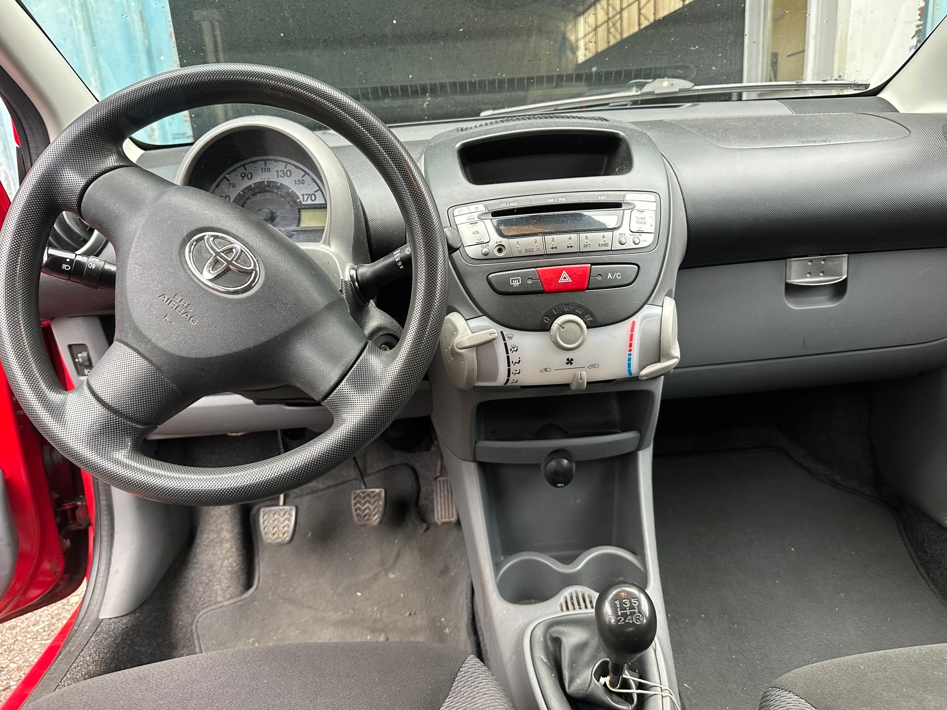 TOYOTA Aygo 1.0 Linea Sol-image-9
