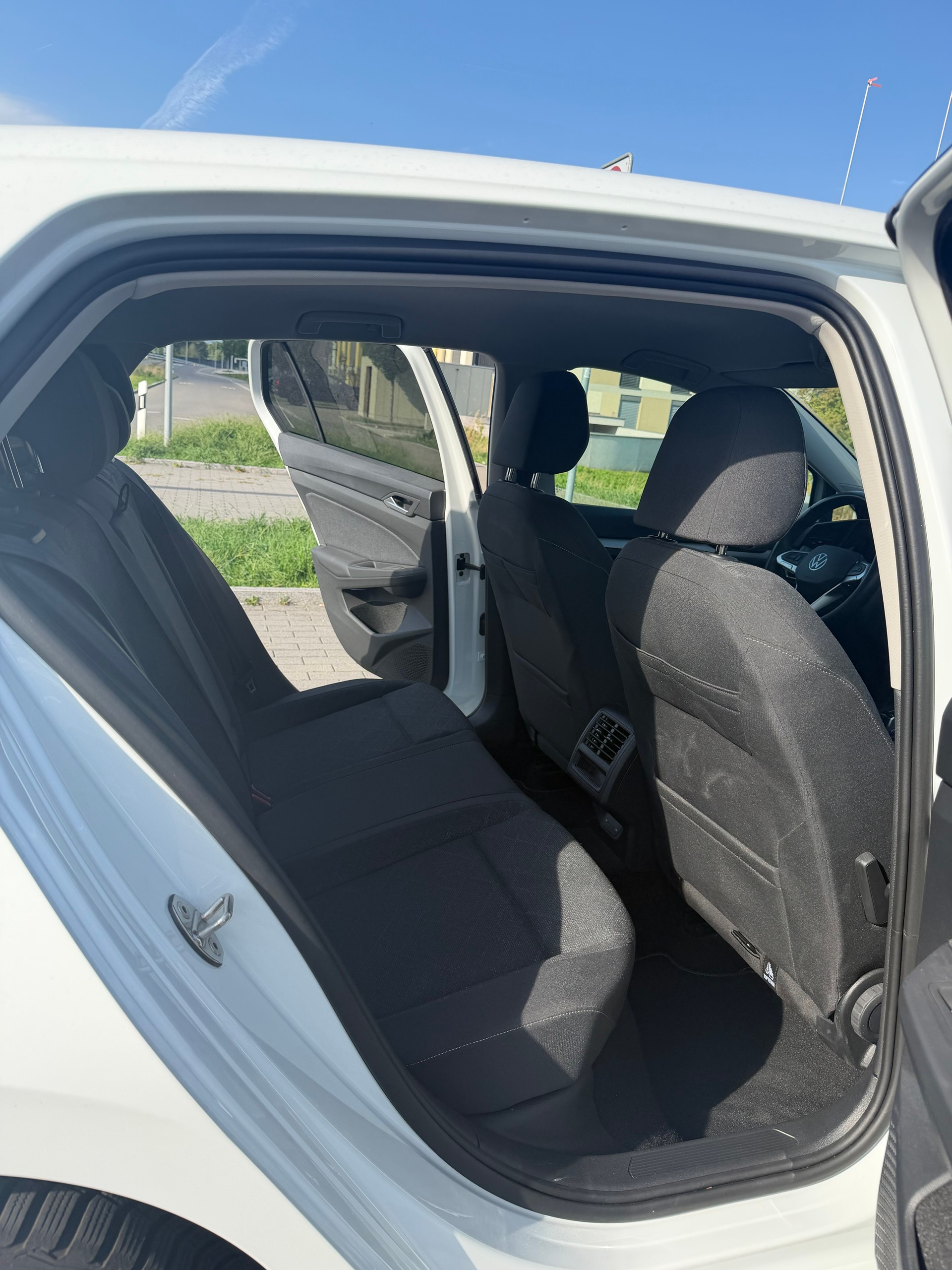 VW 1.5 eTSI 75 Edition 130PS DSG-image-5