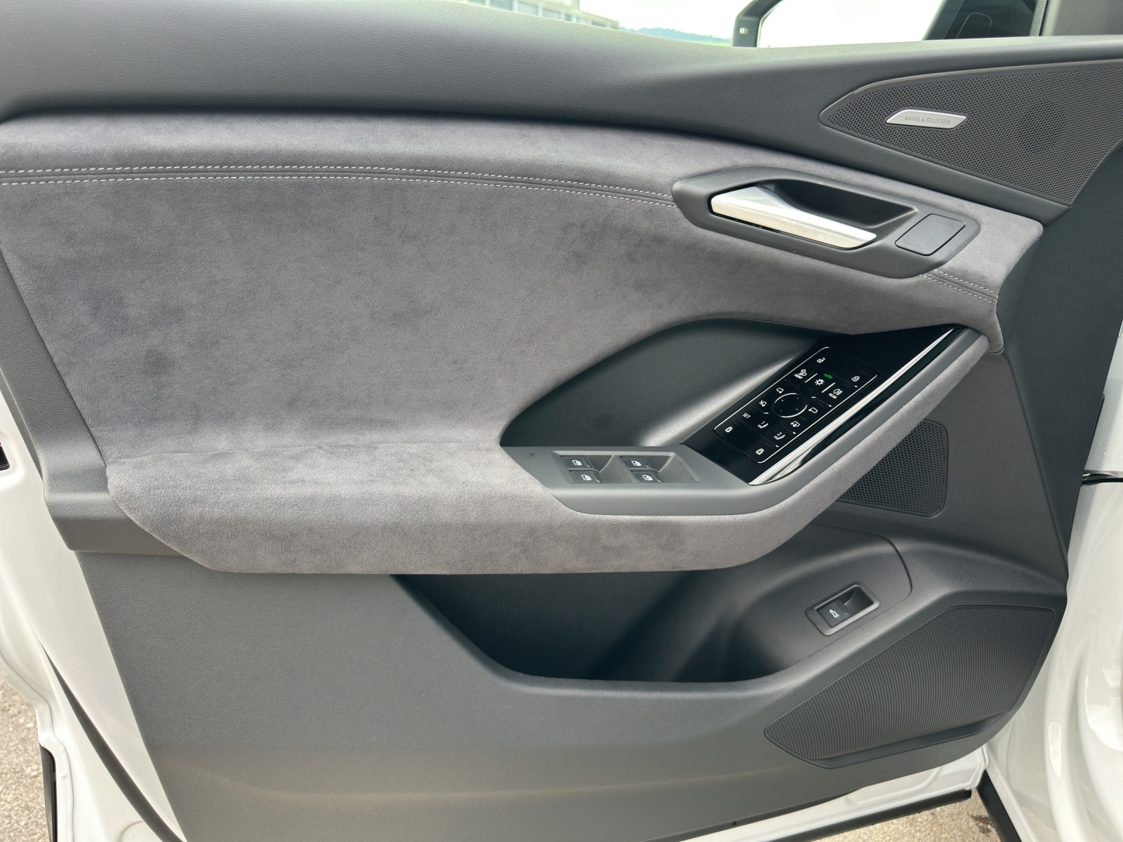 AUDI Q6 e-tron quattro-image-17