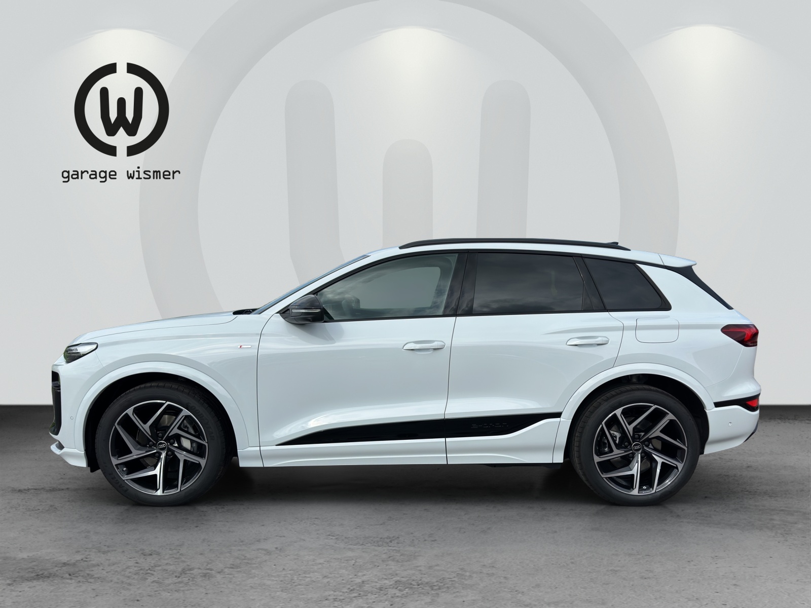AUDI Q6 e-tron quattro-showroom-element-1