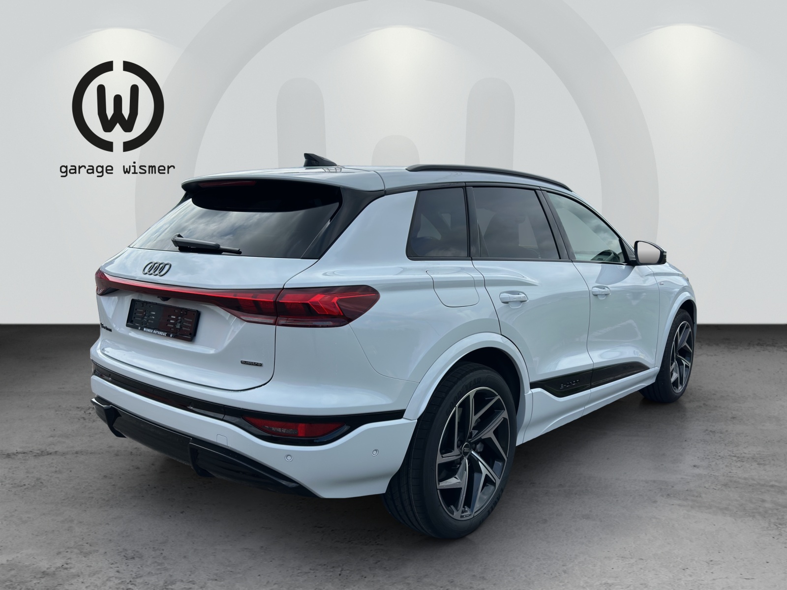 AUDI Q6 e-tron quattro-showroom-element-3