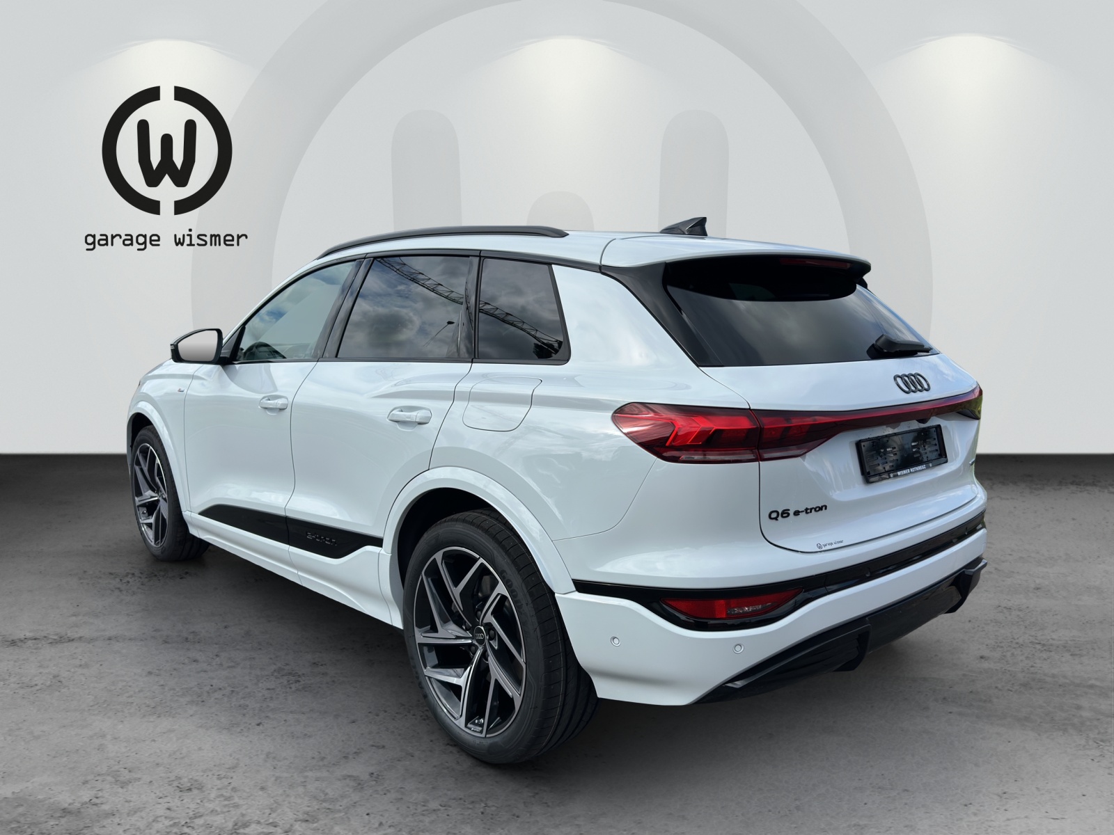 AUDI Q6 e-tron quattro-showroom-element-2