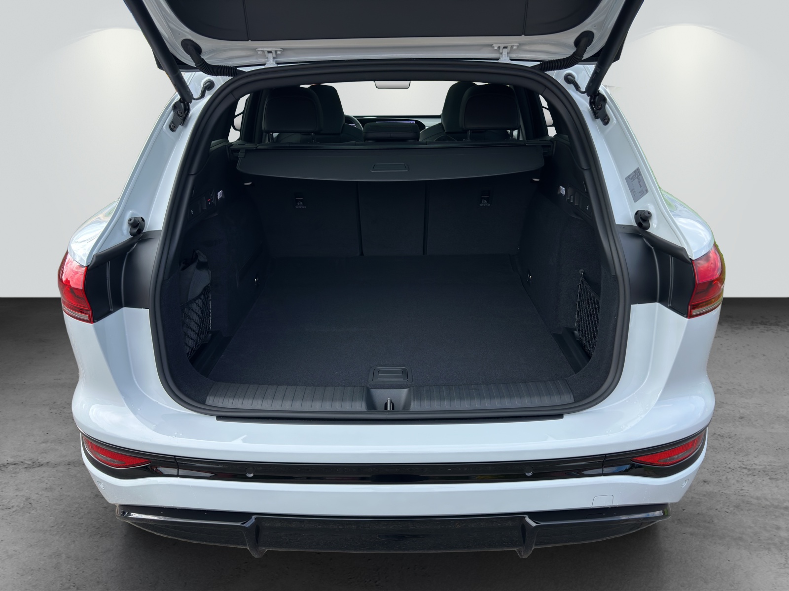 AUDI Q6 e-tron quattro-image-9