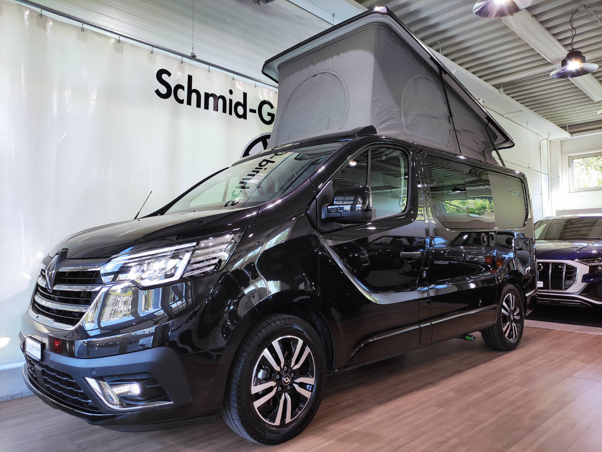 RENAULT Trafic Spacenomad 2.0 dCi Blue 170 iconic-image-1