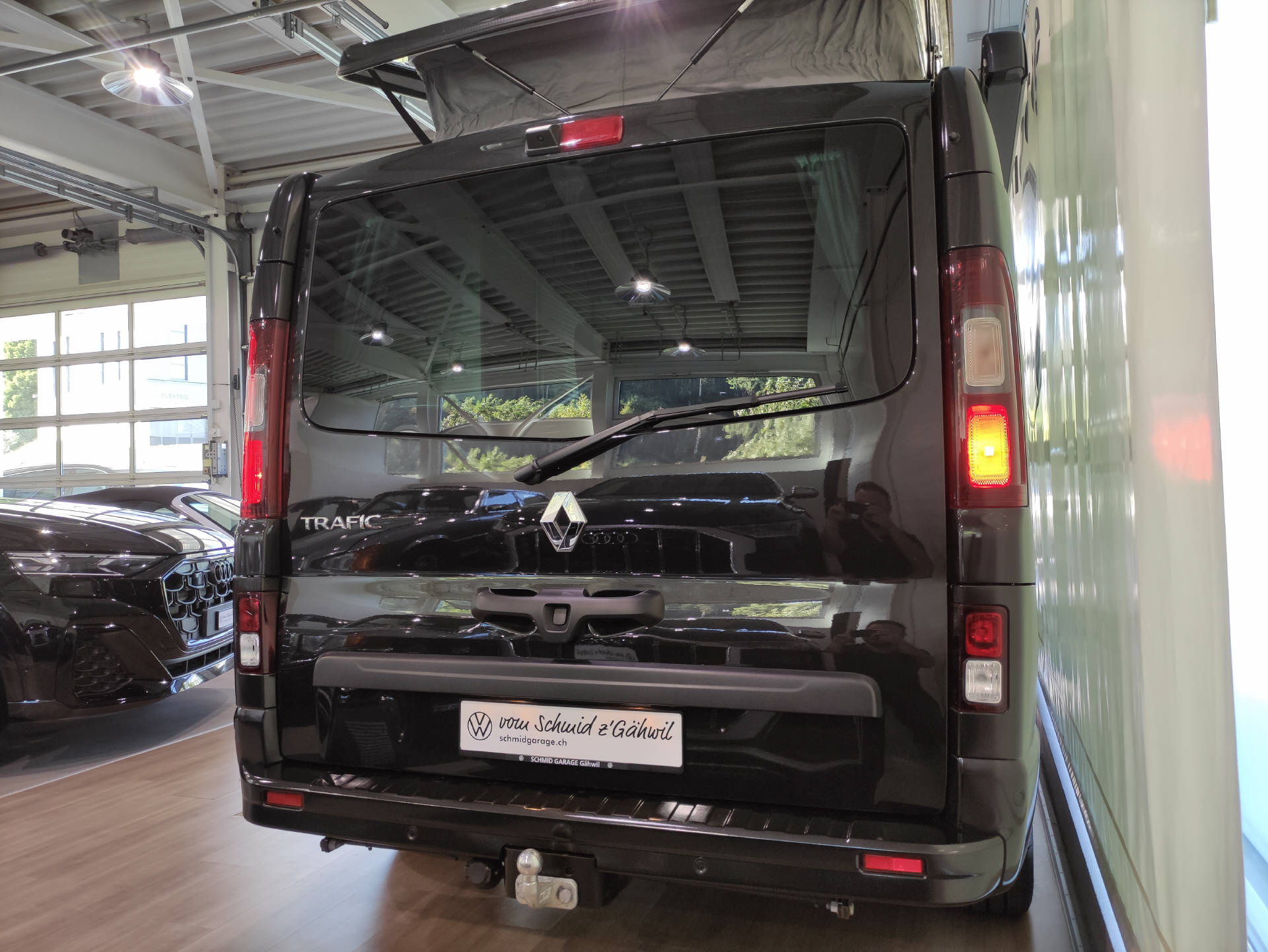 RENAULT Trafic Spacenomad 2.0 dCi Blue 170 iconic-image-22