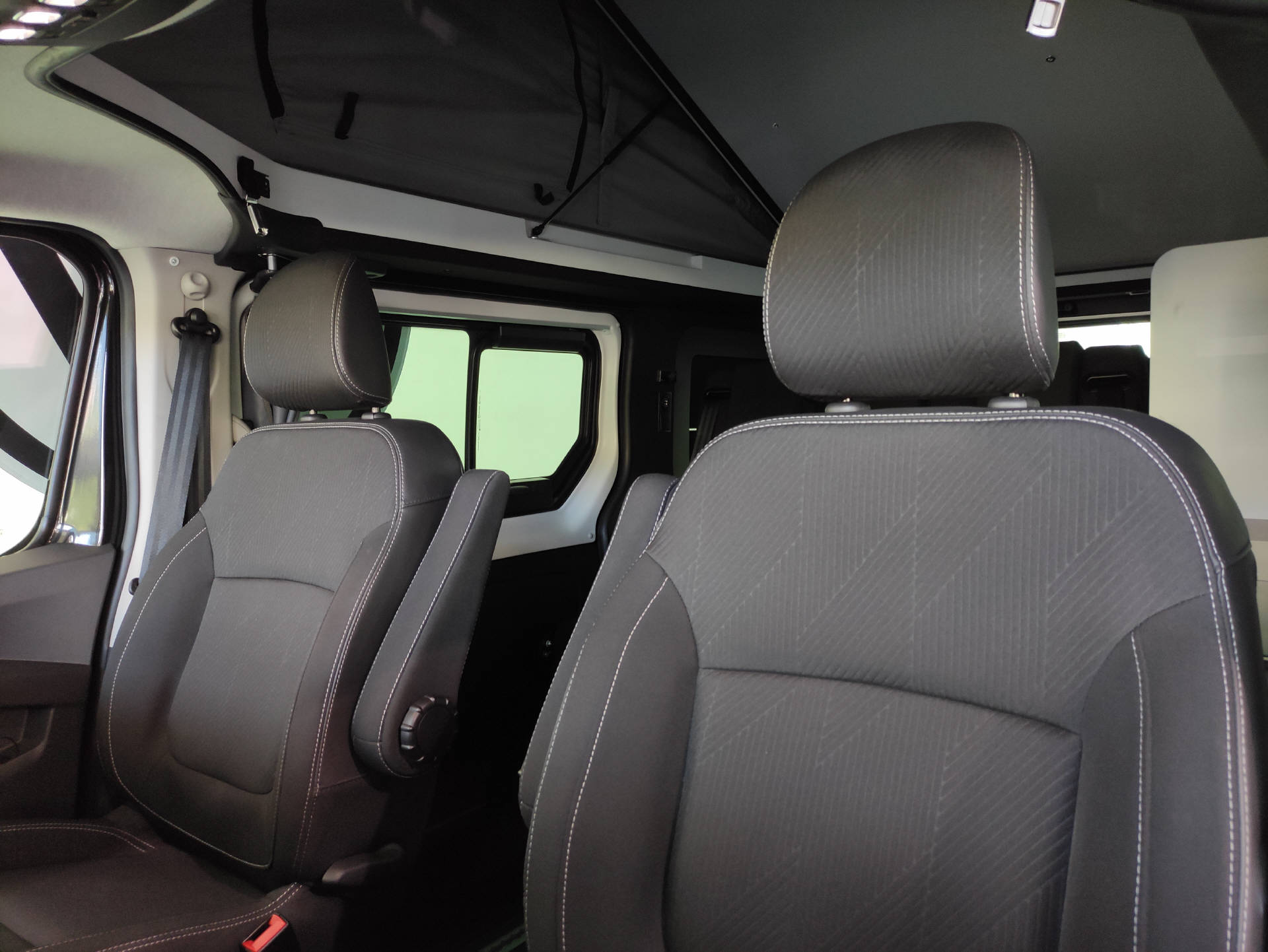RENAULT Trafic Spacenomad 2.0 dCi Blue 170 iconic-image-4