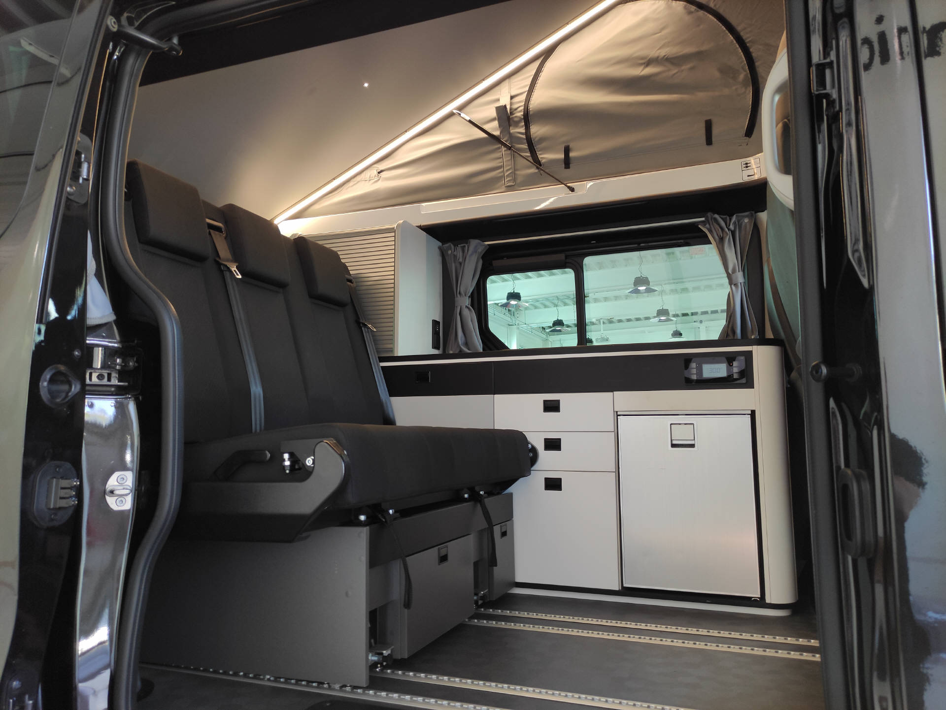RENAULT Trafic Spacenomad 2.0 dCi Blue 170 iconic-image-15
