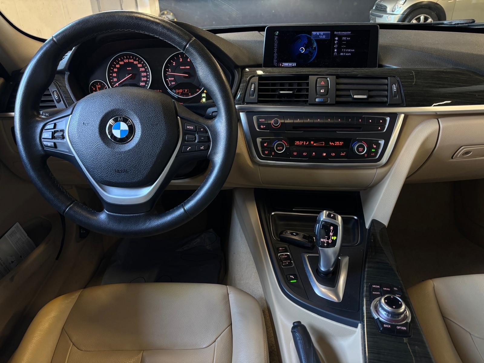 BMW 328i xDrive Steptronic-image-11