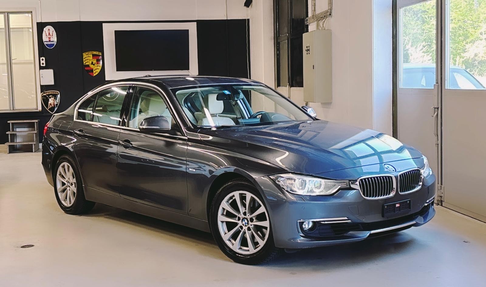 BMW 328i xDrive Steptronic-image-3