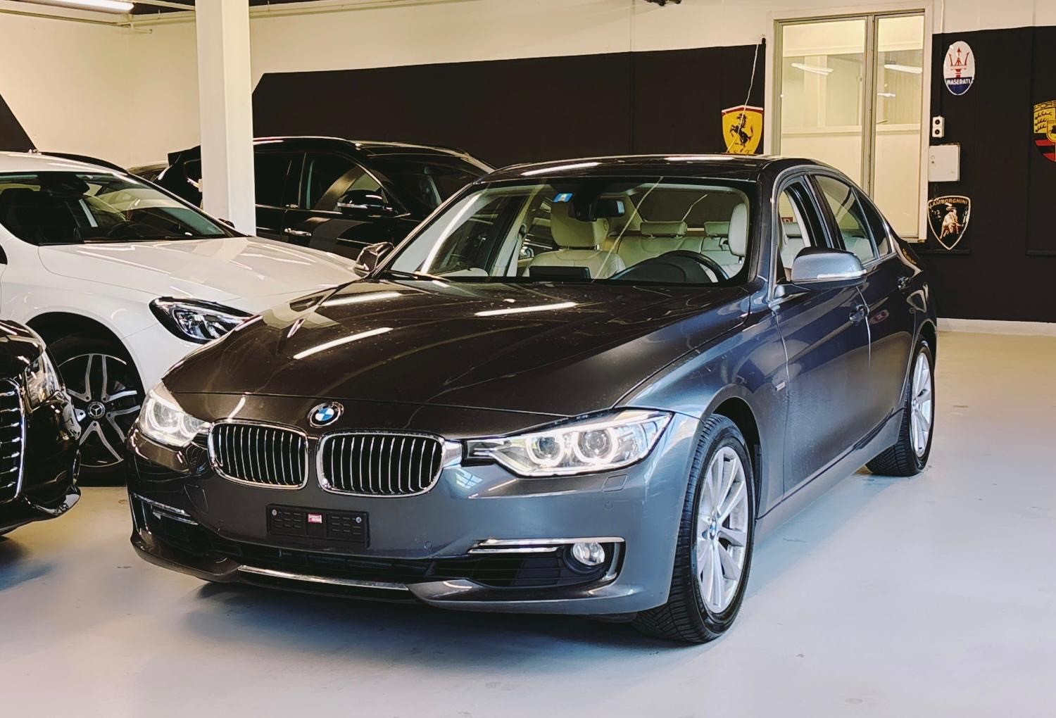 BMW 328i xDrive Steptronic-image-4