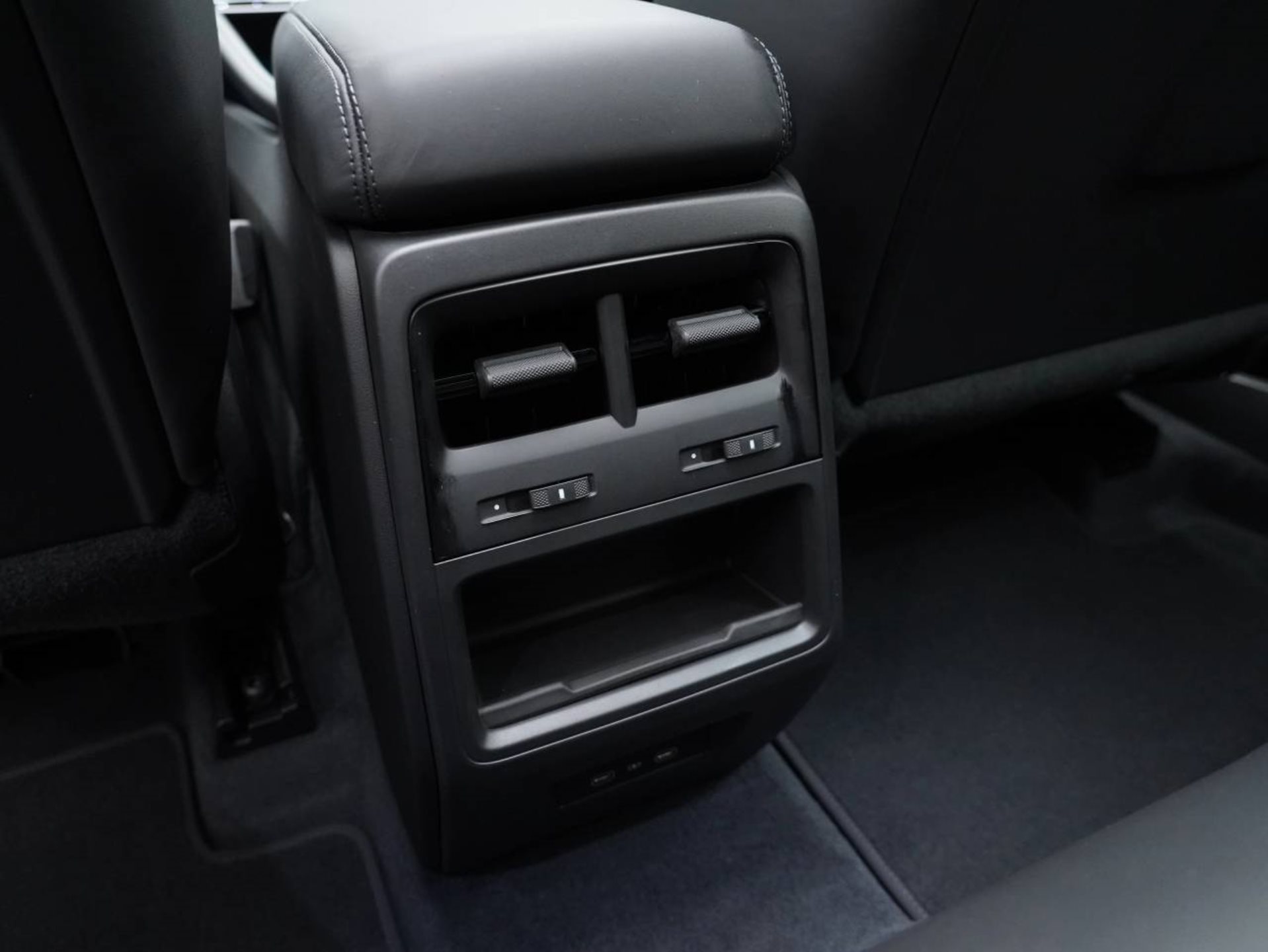 PORSCHE Macan 4S-image-29