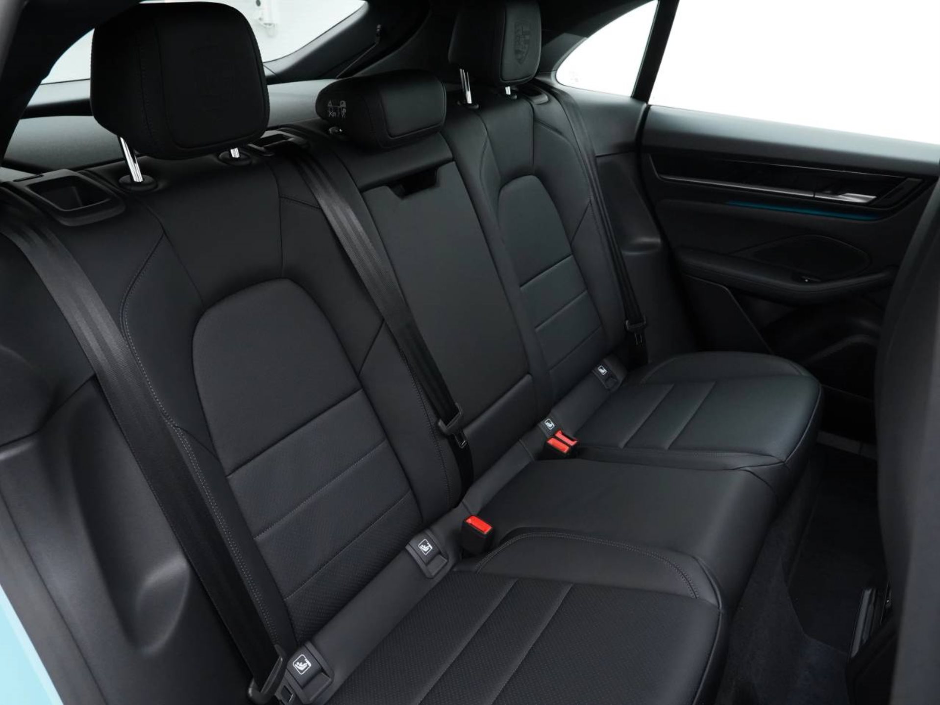 PORSCHE Macan 4S-image-30