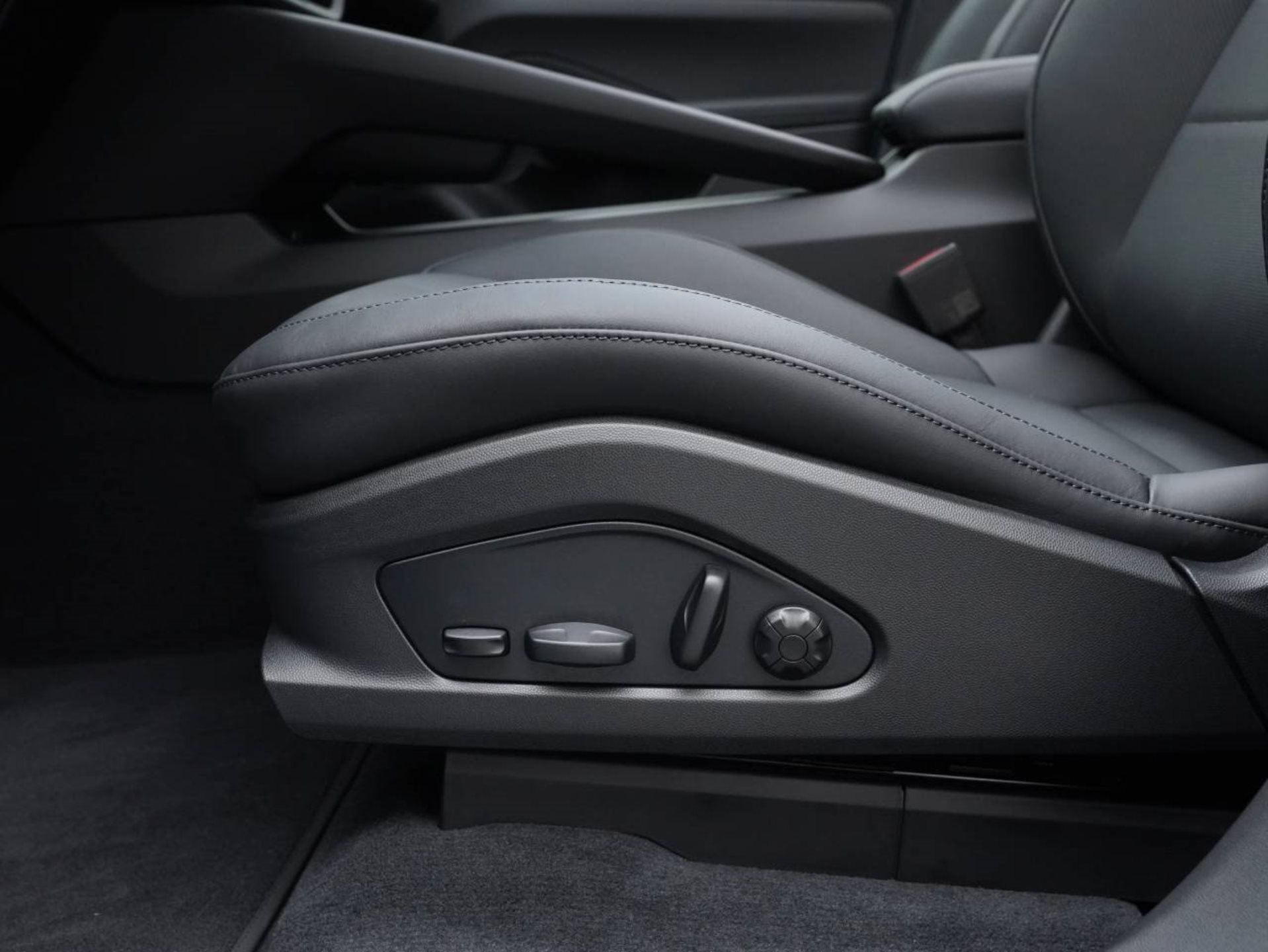 PORSCHE Macan 4S-image-22