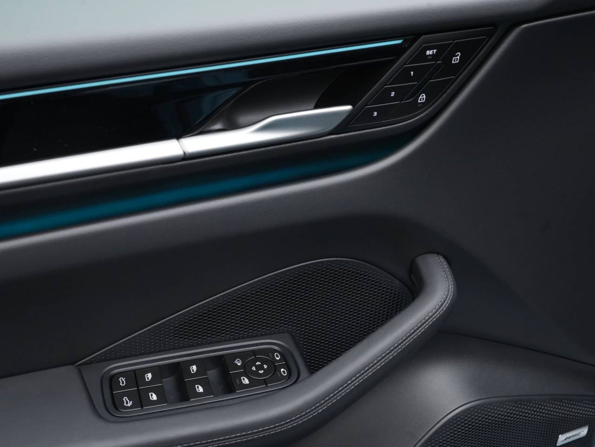 PORSCHE Macan 4S-image-21