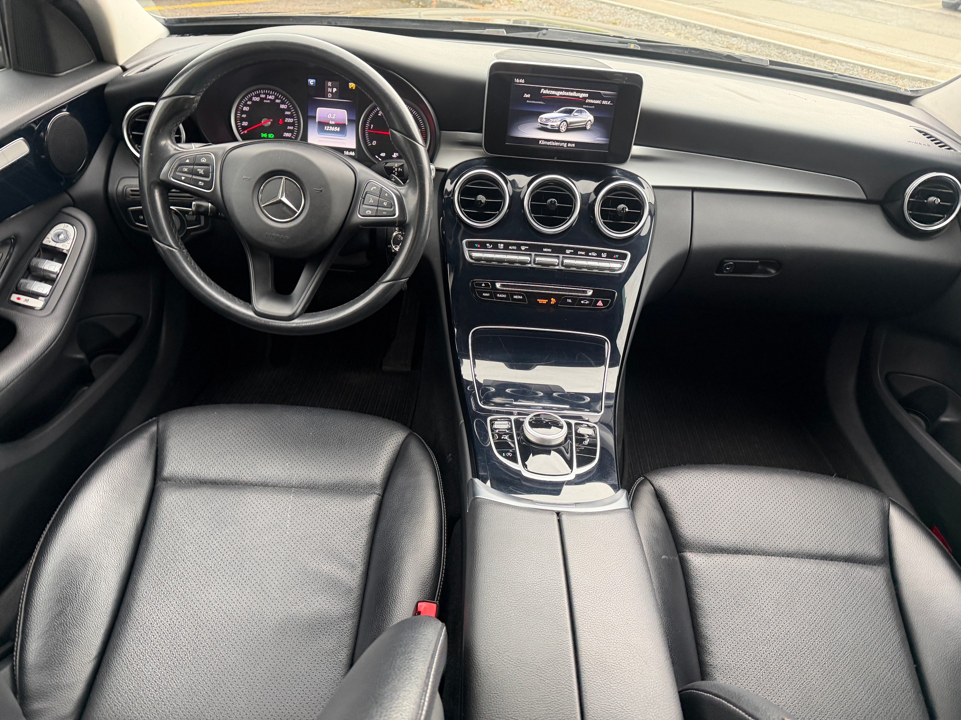 MERCEDES-BENZ C 220 d Avantgarde 9G-Tronic-image-10