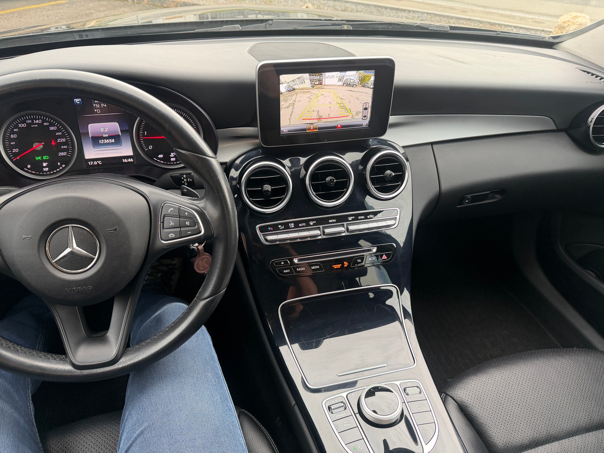 MERCEDES-BENZ C 220 d Avantgarde 9G-Tronic-image-13