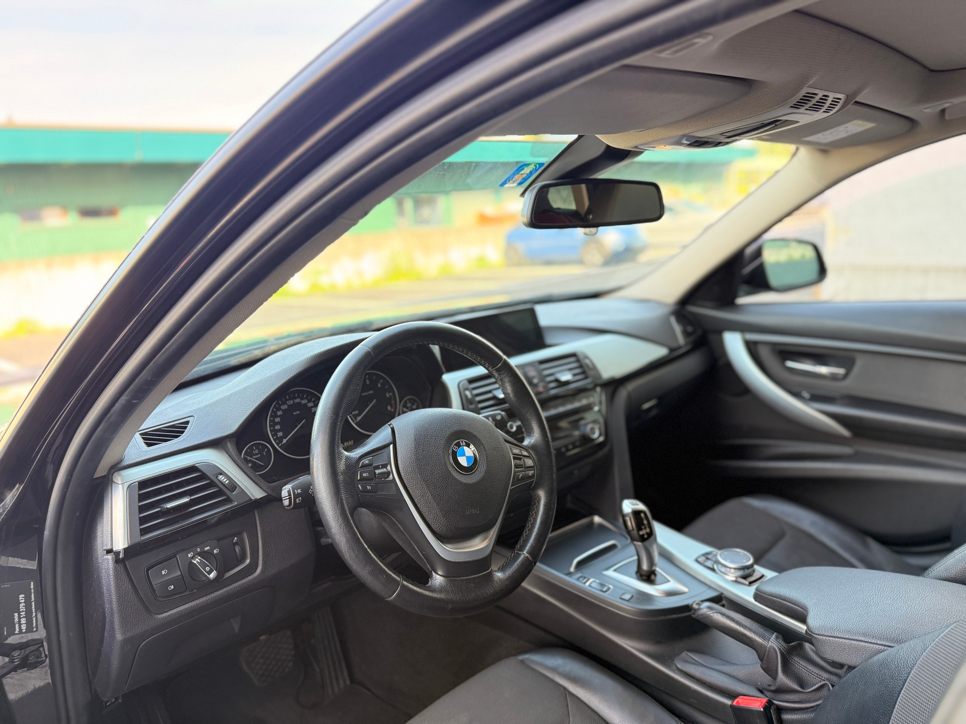 BMW 320d xDrive-image-2