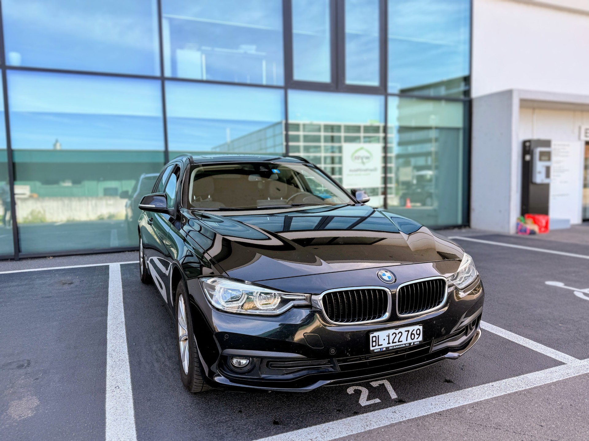 BMW 320d xDrive-image-0