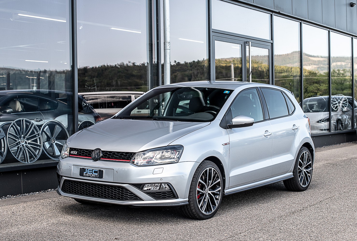 VW Polo 1.8 TSI GTI BMT-image-1