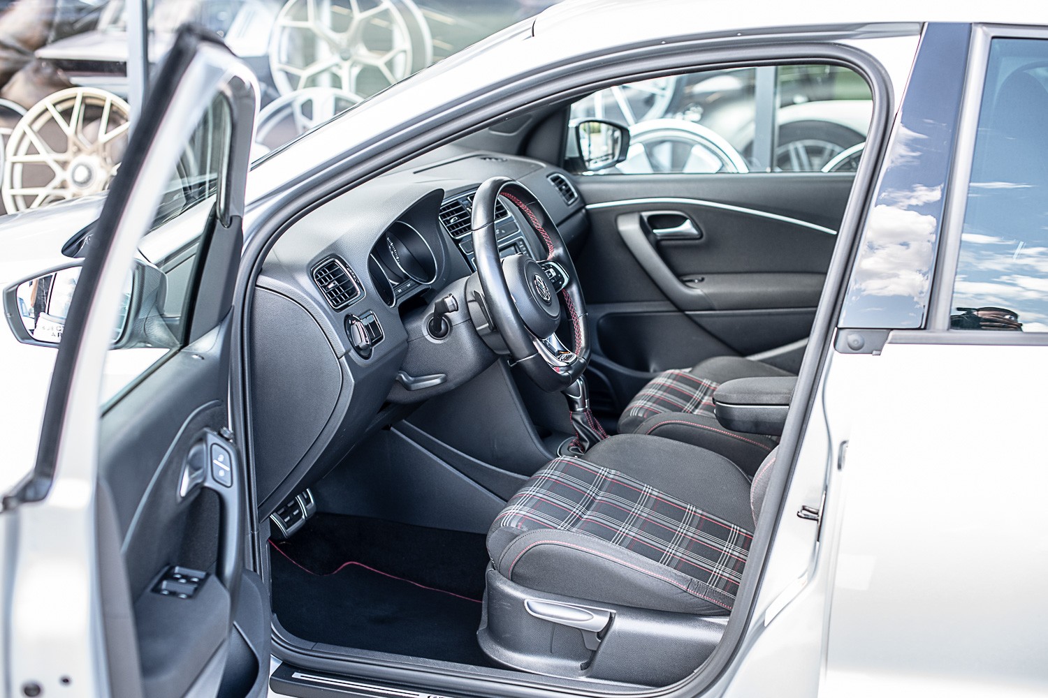 VW Polo 1.8 TSI GTI BMT-image-8