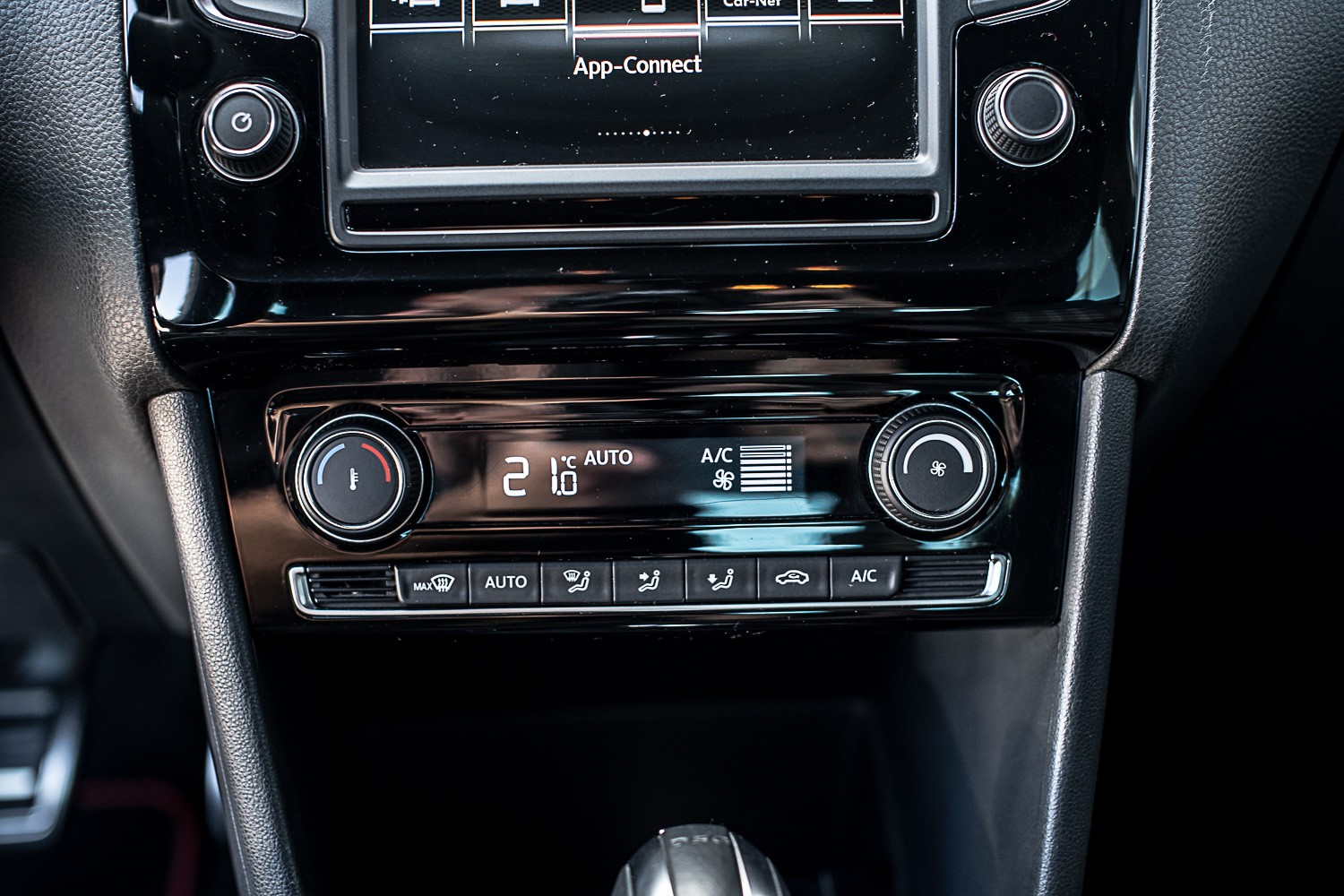 VW Polo 1.8 TSI GTI BMT-image-12