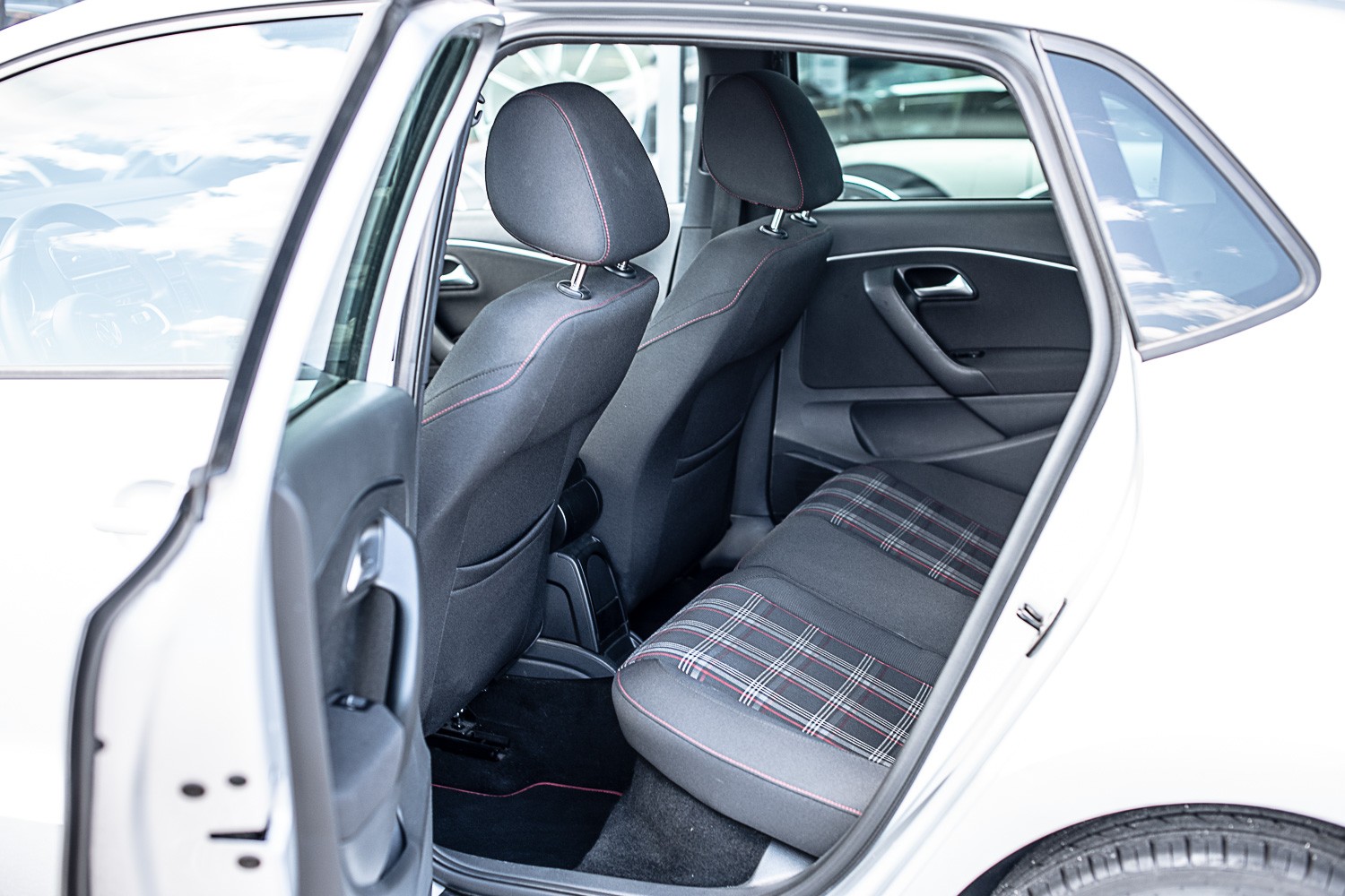 VW Polo 1.8 TSI GTI BMT-image-7