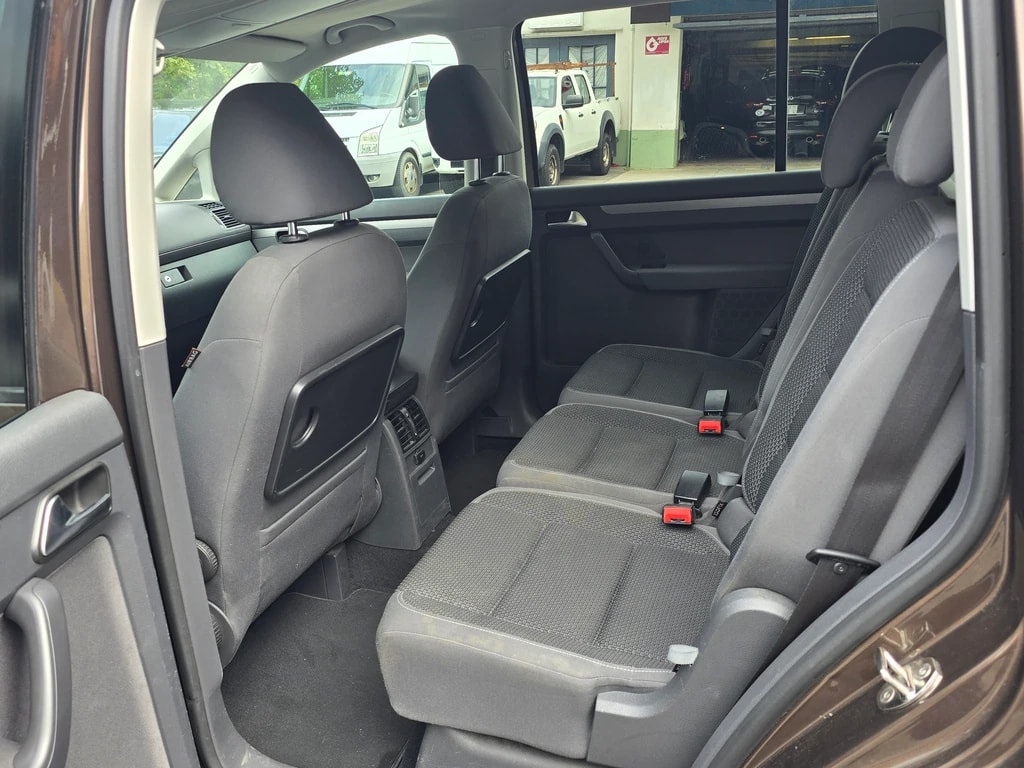 VW Touran 2.0 TDI Comfortline DSG-image-9