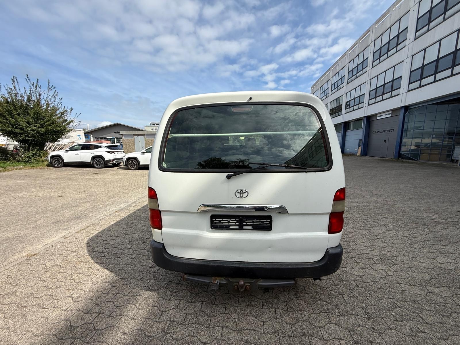 TOYOTA Hiace D-4D Van 4WD LWB-image-3