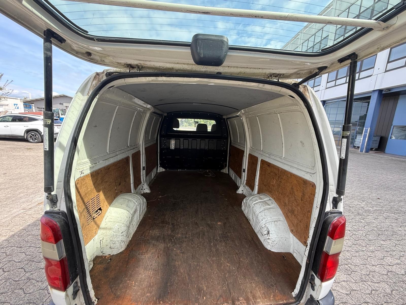 TOYOTA Hiace D-4D Van 4WD LWB-image-6