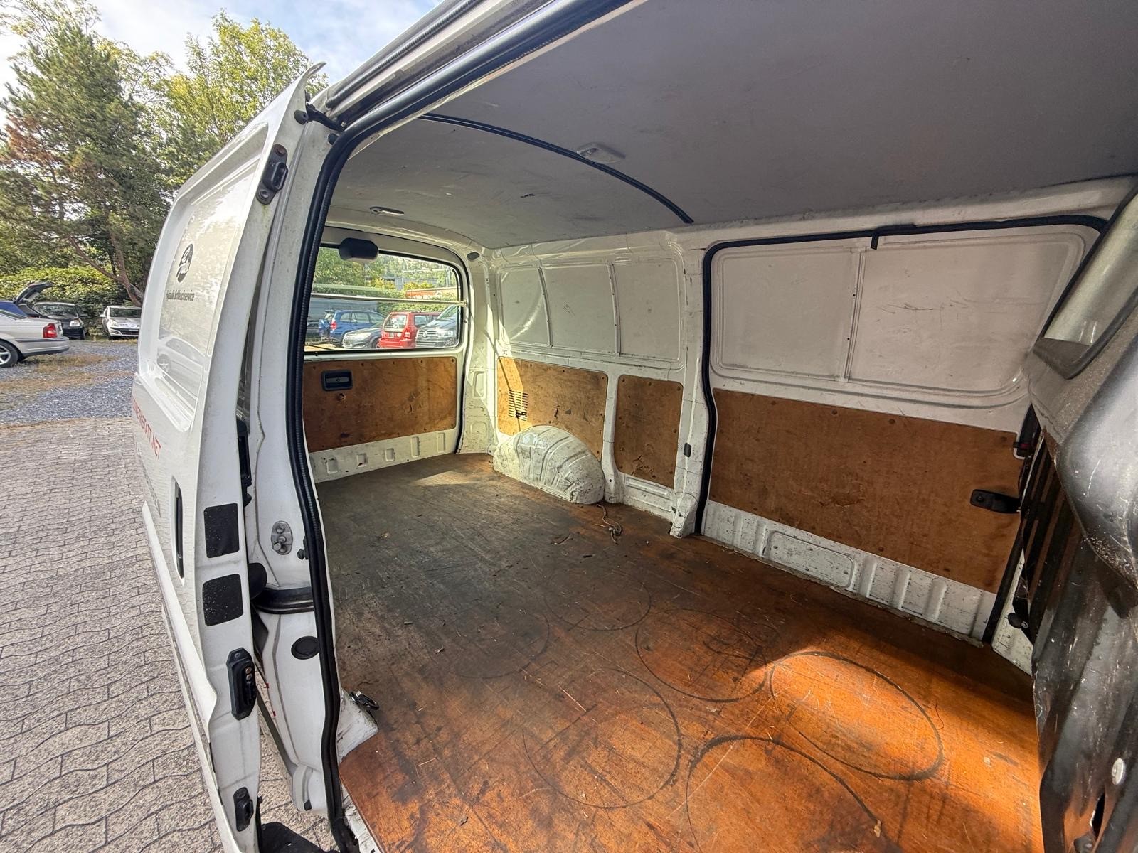 TOYOTA Hiace D-4D Van 4WD LWB-image-5