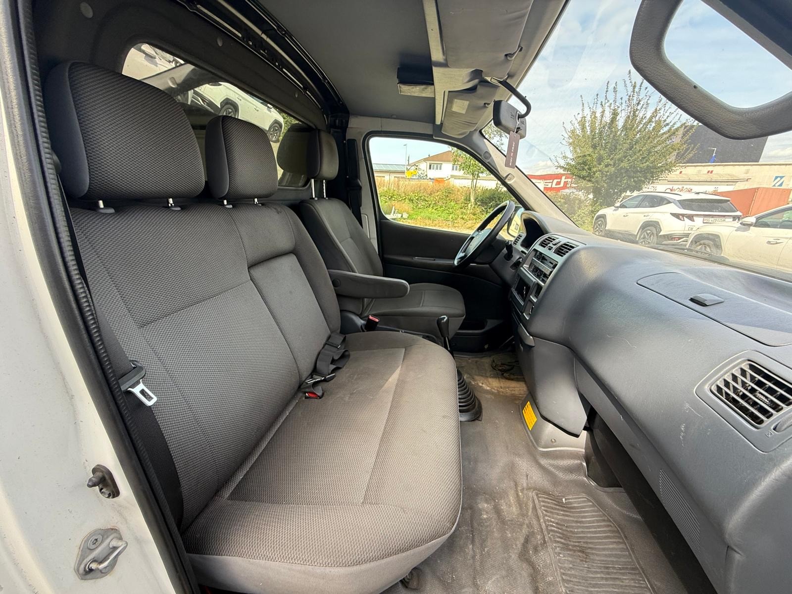 TOYOTA Hiace D-4D Van 4WD LWB-image-4