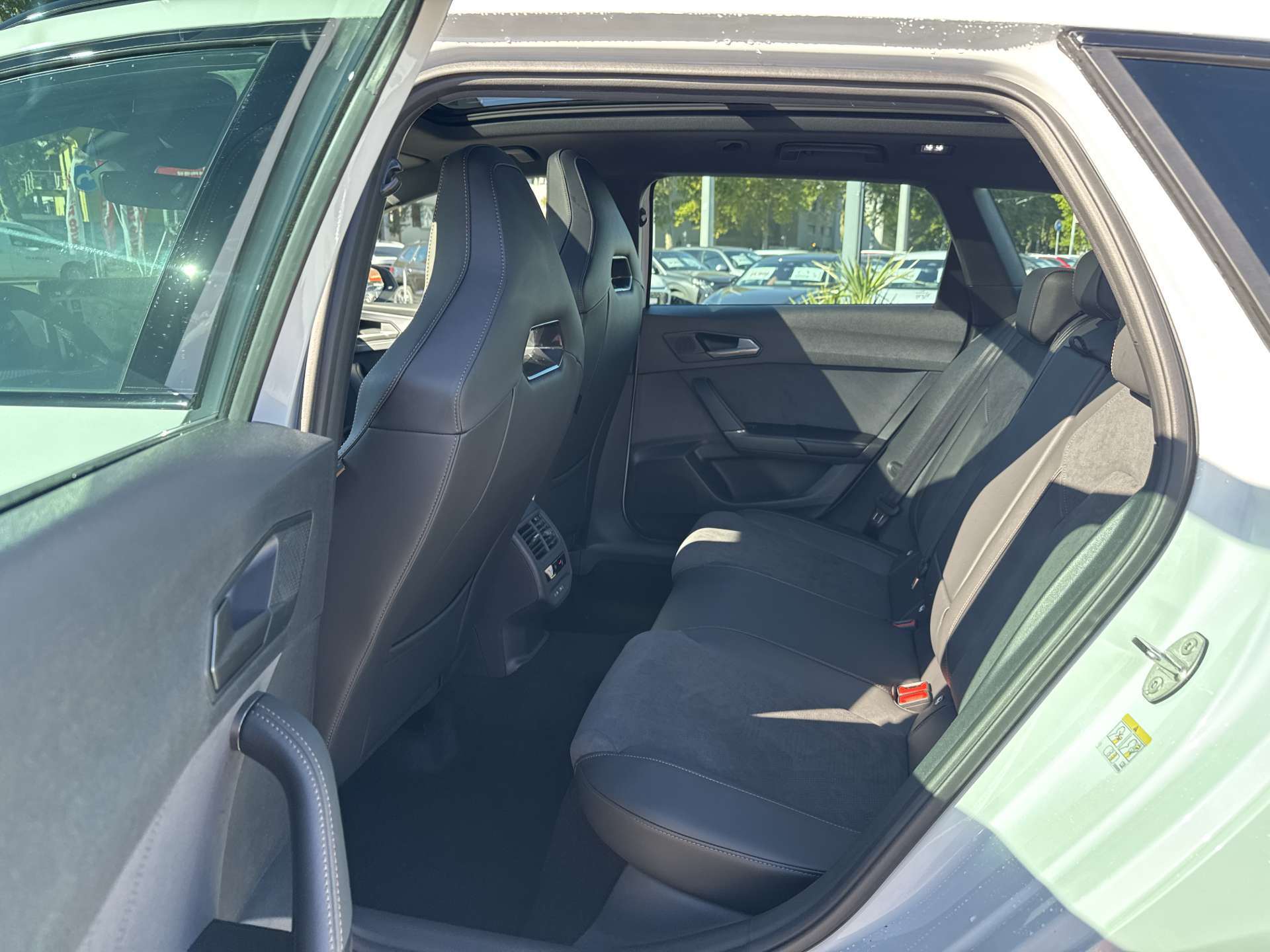 CUPRA LEON ST 1.5 eTSi DSG-Automat-image-6