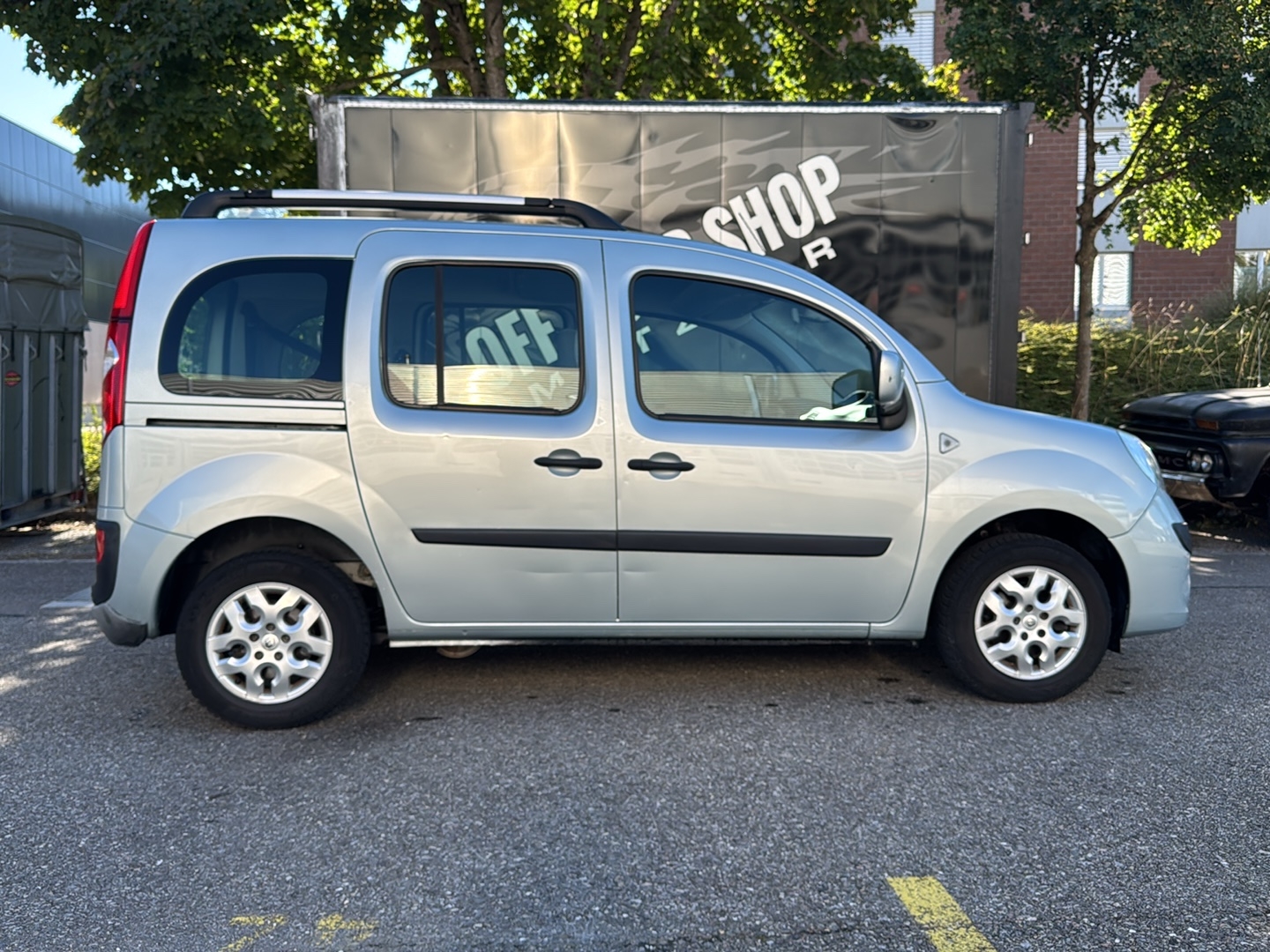 RENAULT Kangoo 1.6 16V Privilège*Behindertengerecht mit Rampe für Rollstuhl*-image-1