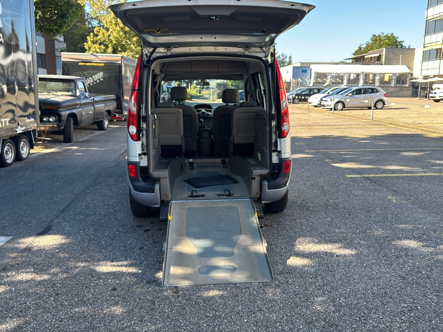 RENAULT Kangoo 1.6 16V Privilège*Behindertengerecht mit Rampe für Rollstuhl*-image-7