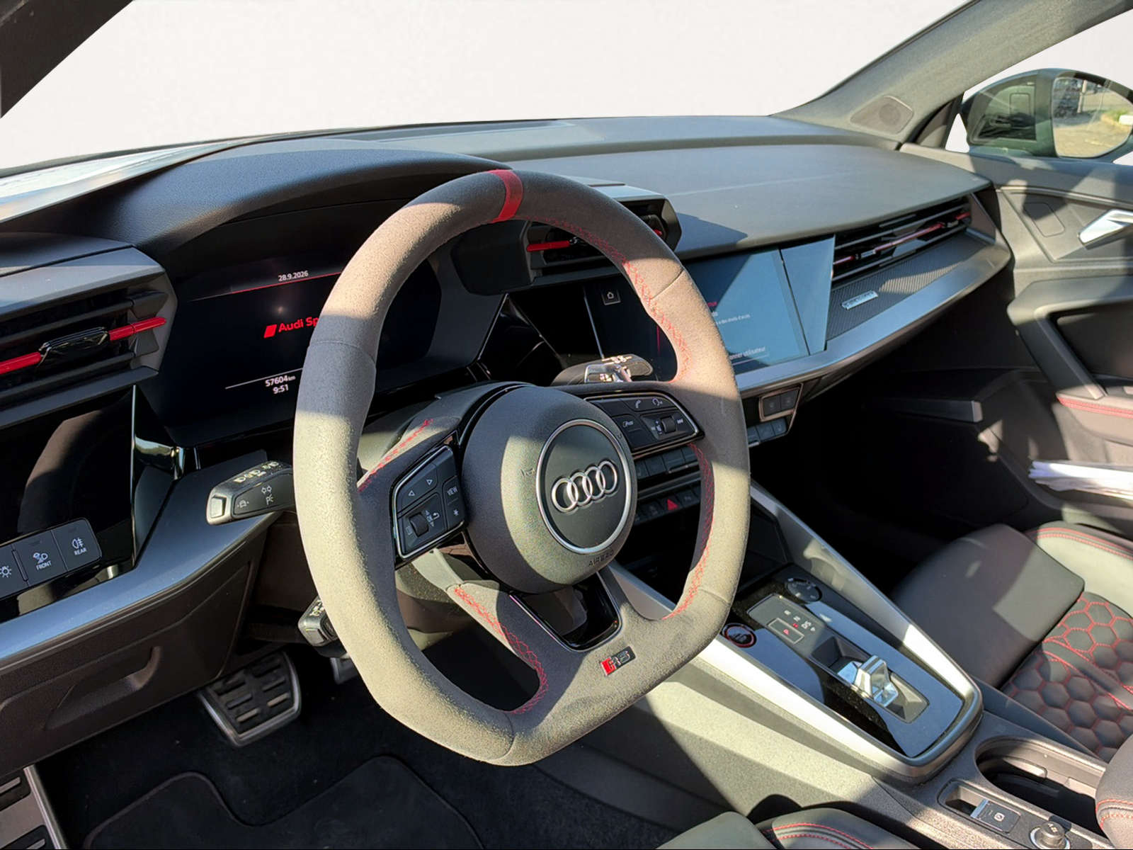 AUDI RS3 Sportback 2.5 TSI quattro S-tronic-image-2