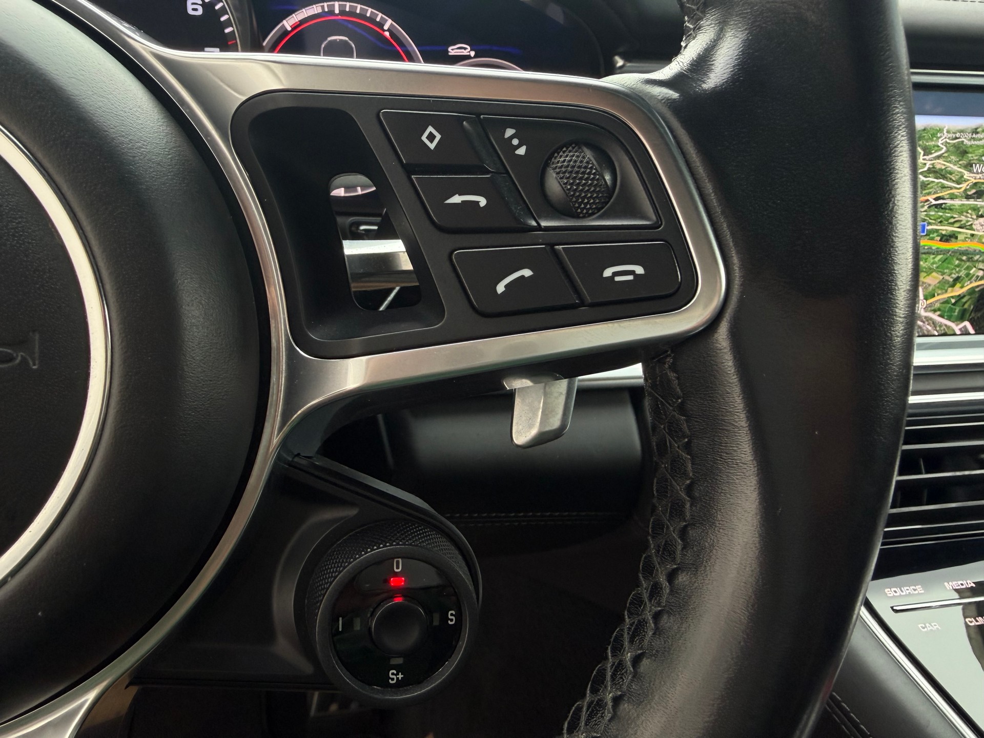 PORSCHE Panamera 4S PDK-image-21