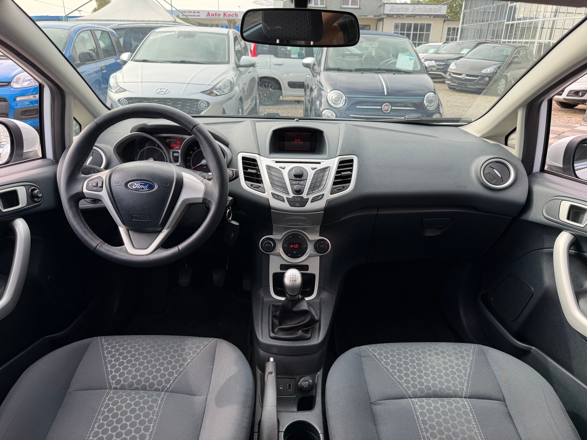 FORD Fiesta 1.4 16V Titanium-image-18