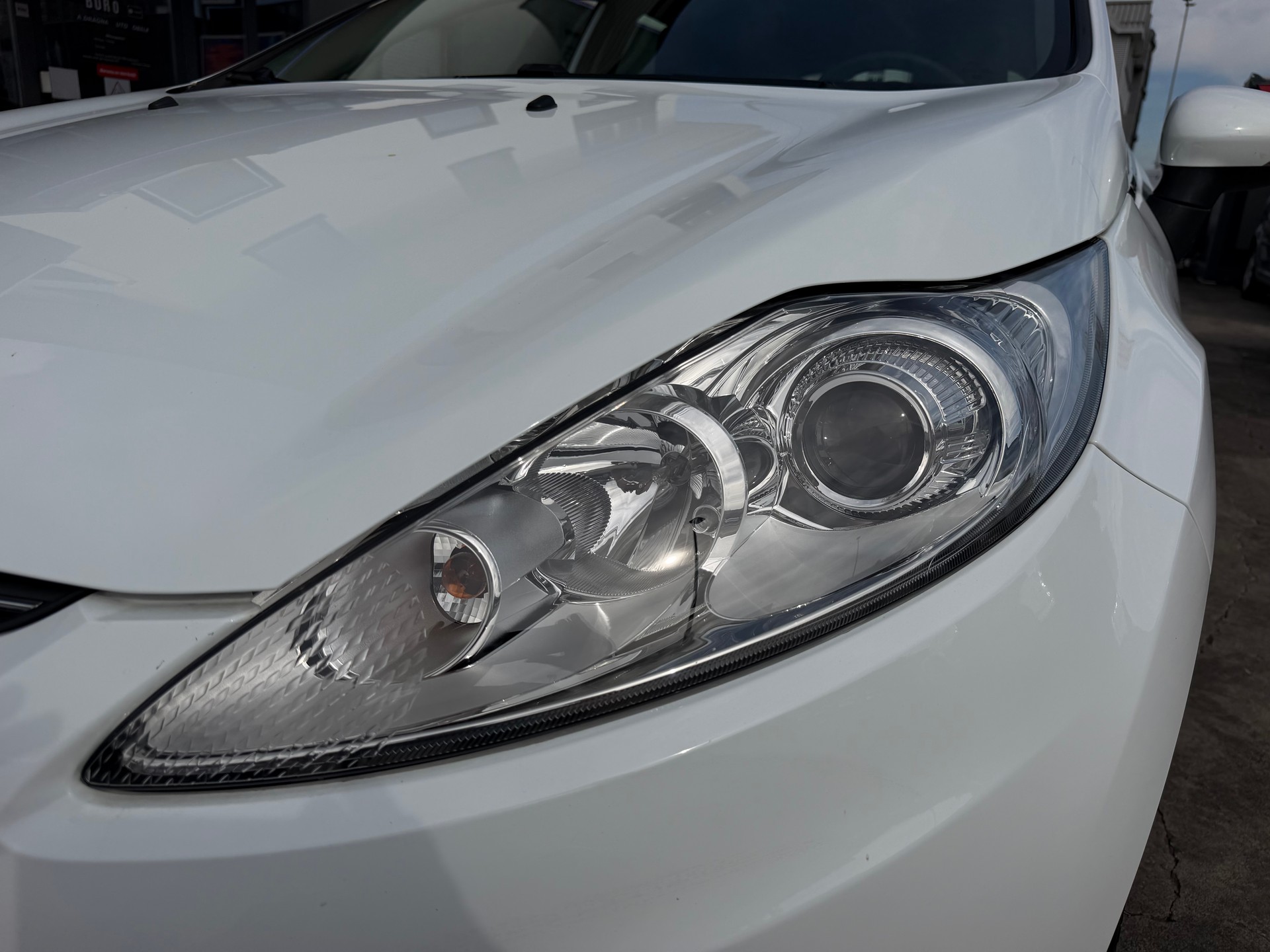 FORD Fiesta 1.4 16V Titanium-image-8