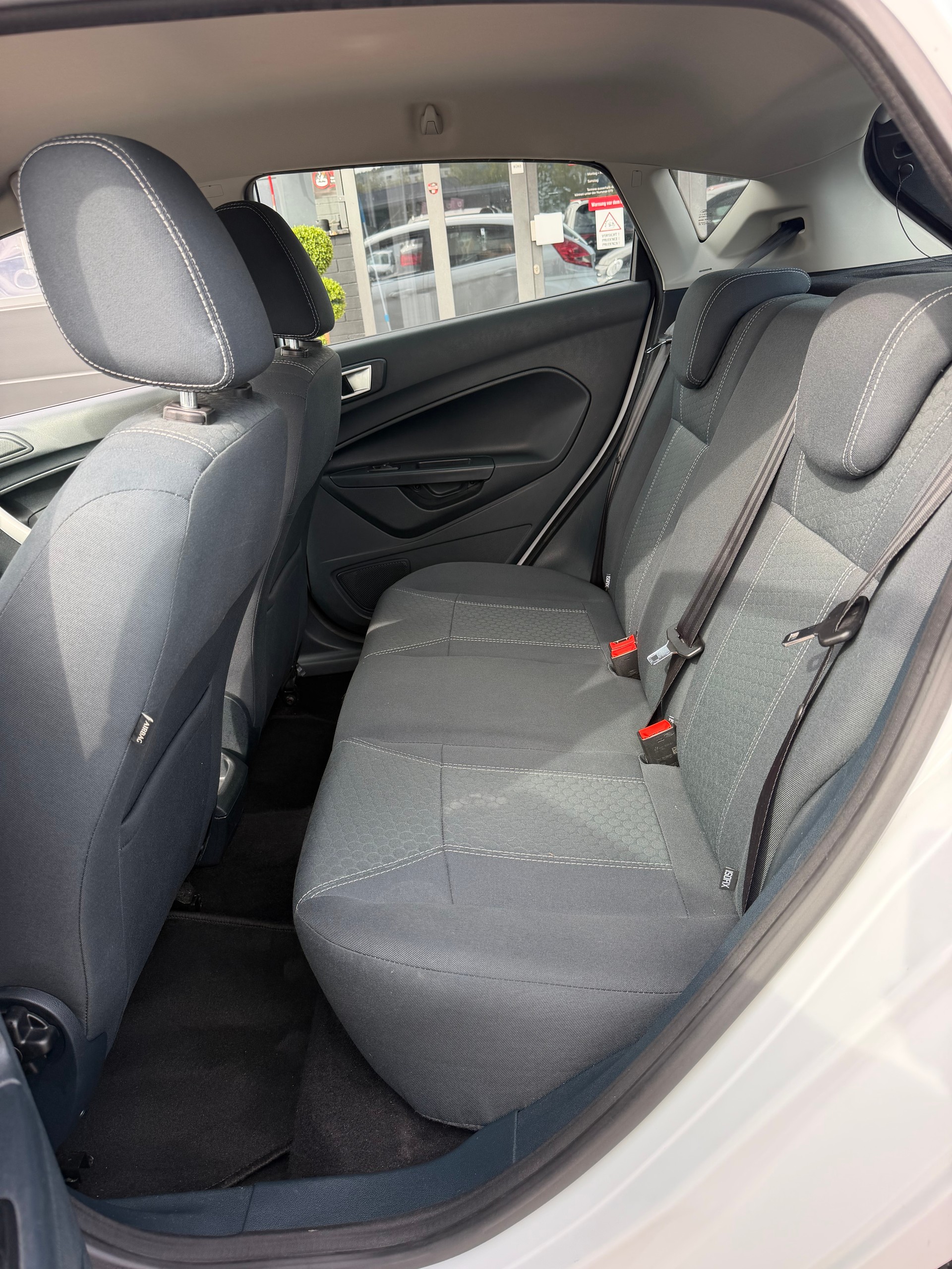 FORD Fiesta 1.4 16V Titanium-image-13