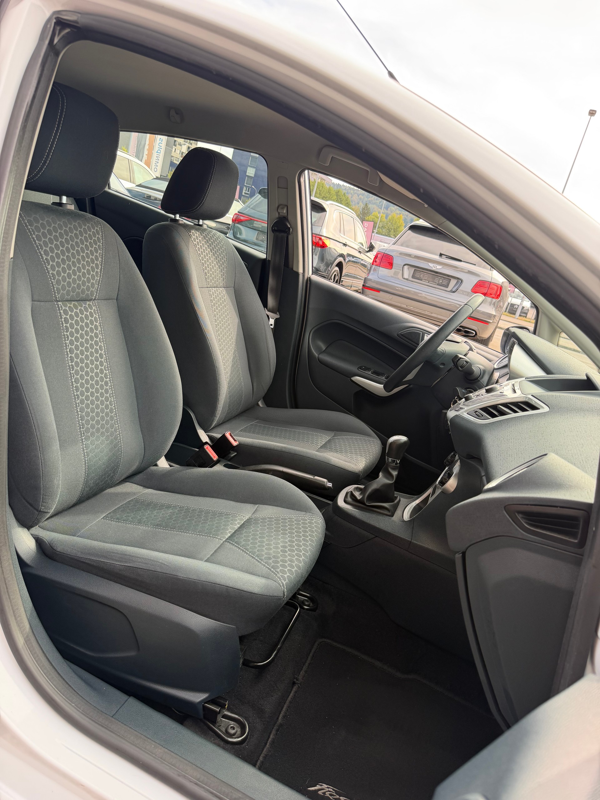 FORD Fiesta 1.4 16V Titanium-image-16