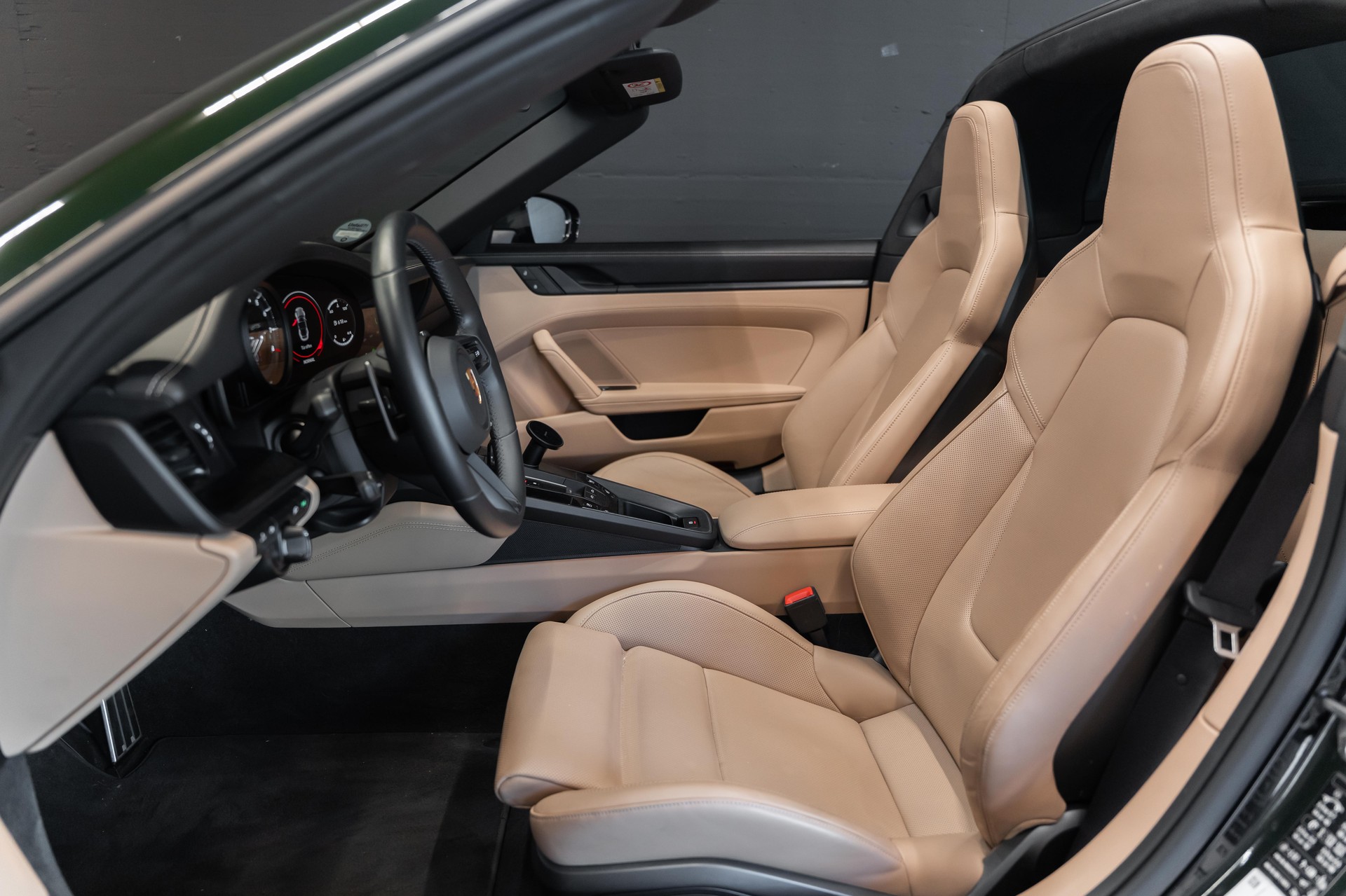 PORSCHE 911 Targa 4 GTS PDK / Porsche Approved / 8 Fach berädert uvm...-image-9