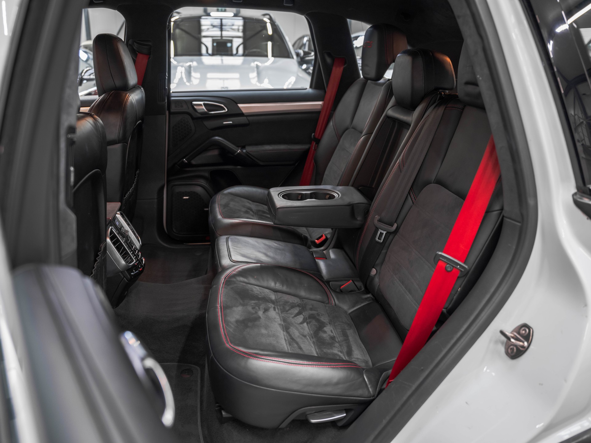 PORSCHE Cayenne GTS-image-12
