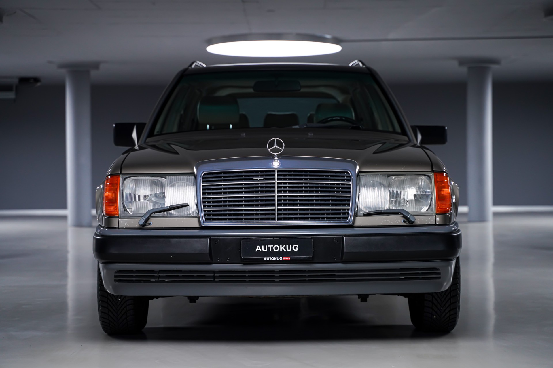 MERCEDES-BENZ 300 TE 4-Matic-showroom-element-1