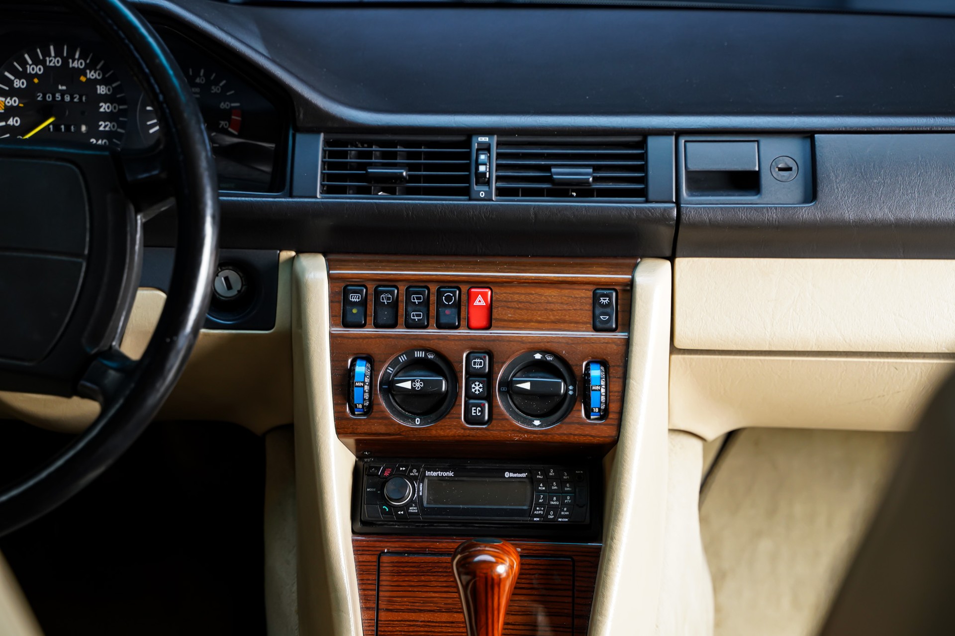 MERCEDES-BENZ 300 TE 4-Matic-image-26