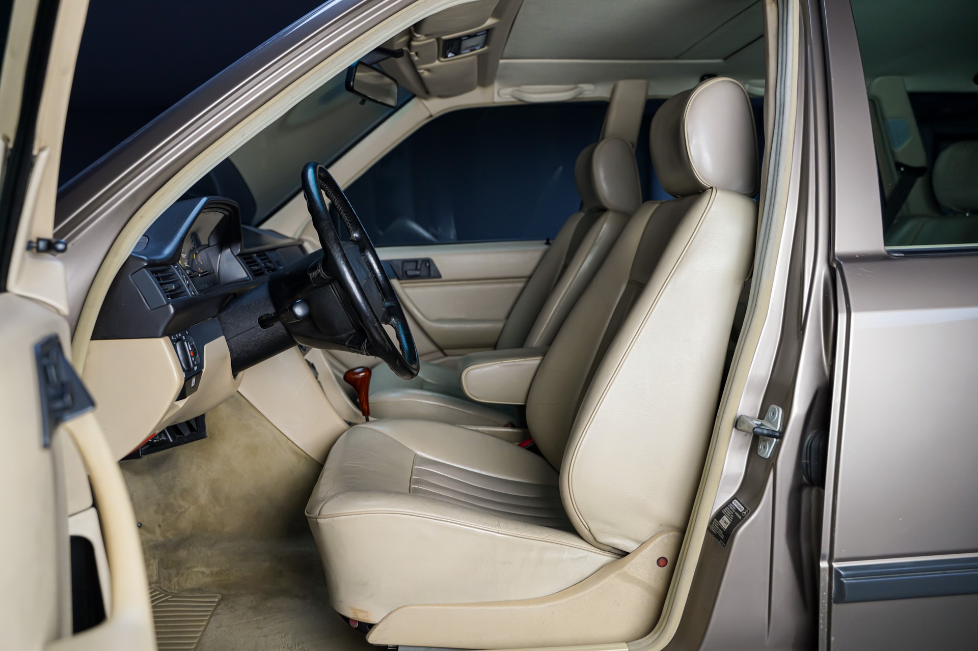 MERCEDES-BENZ 300 TE 4-Matic-image-12
