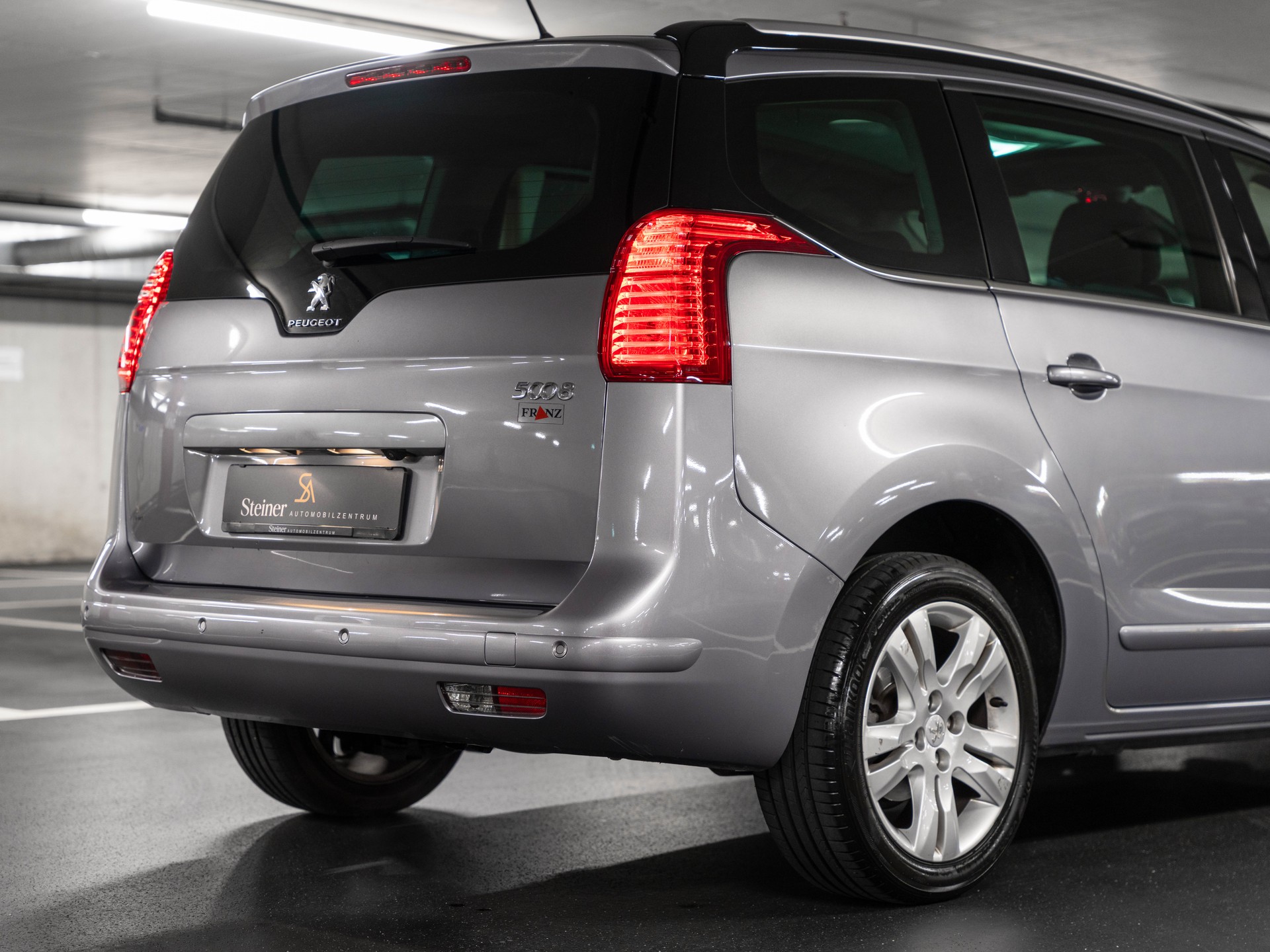 PEUGEOT 5008 1.6 16V T Style Tiptronic-image-8